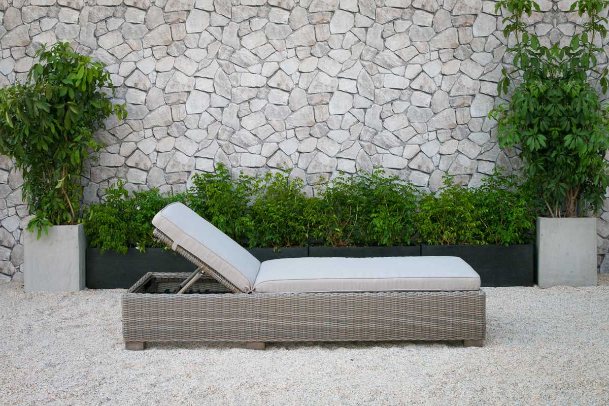 Outdoor Wicker Sunbed