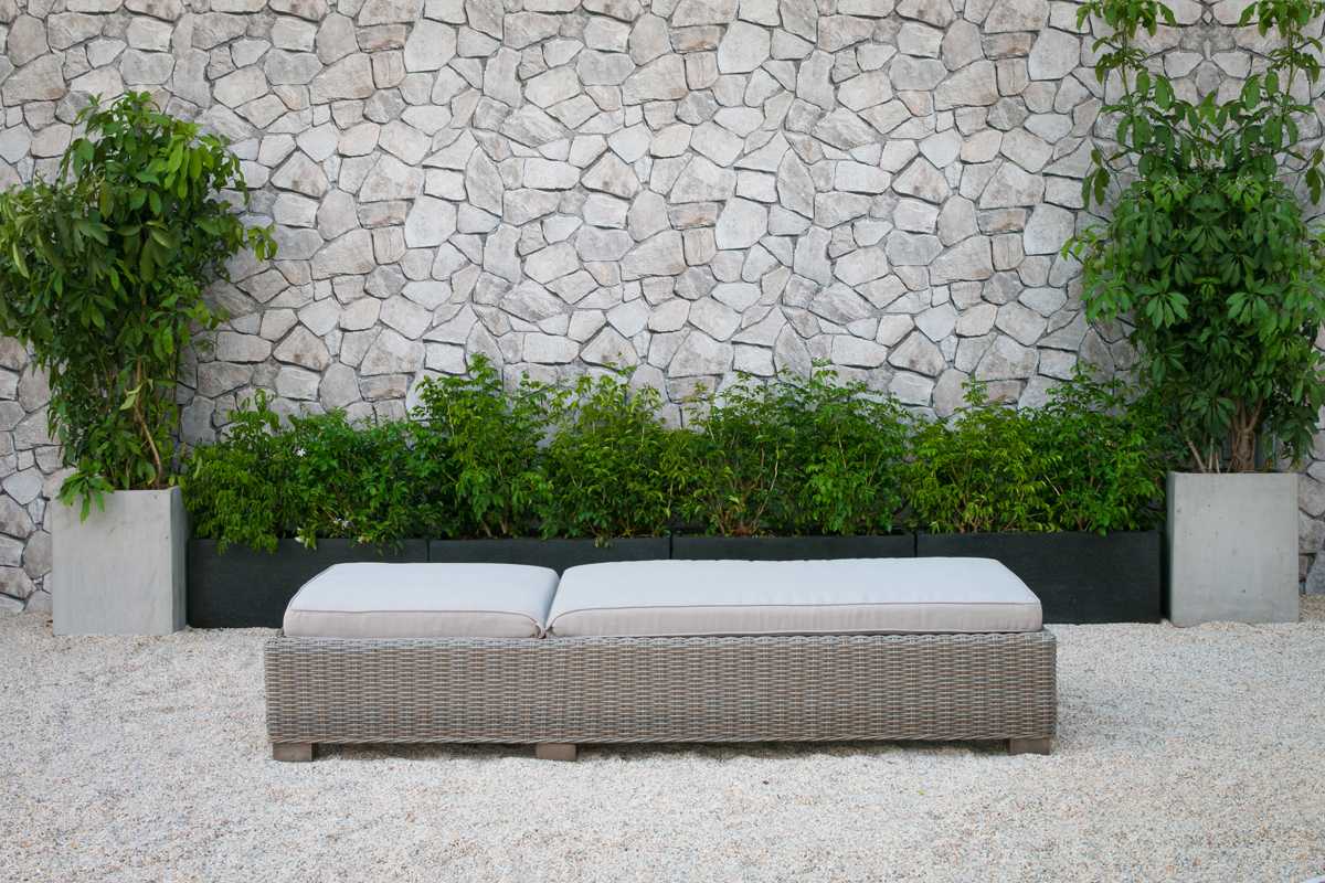 Outdoor Wicker Sunbed