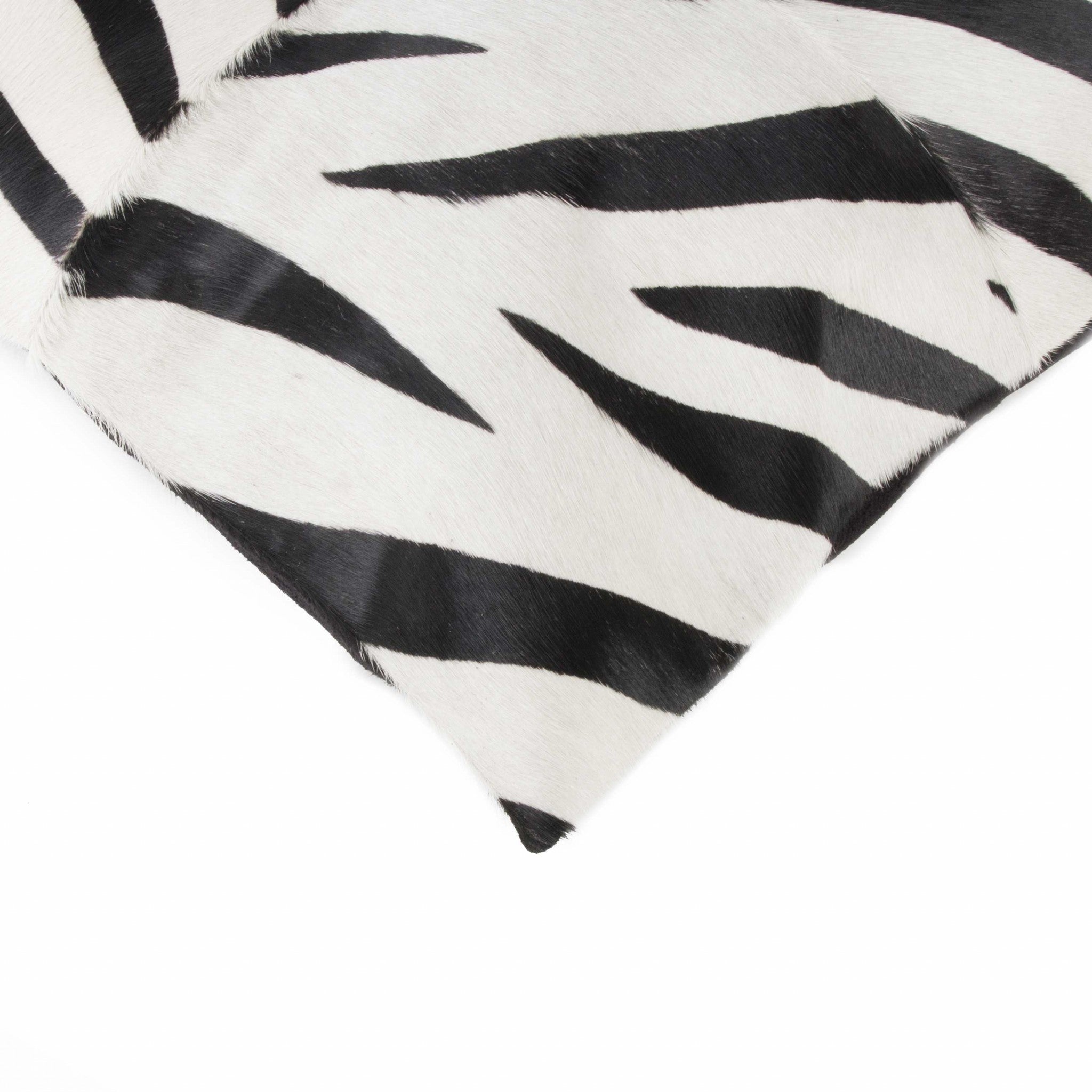 18" x 18" x 5" Zebra Black On White Quattro - Pillow
