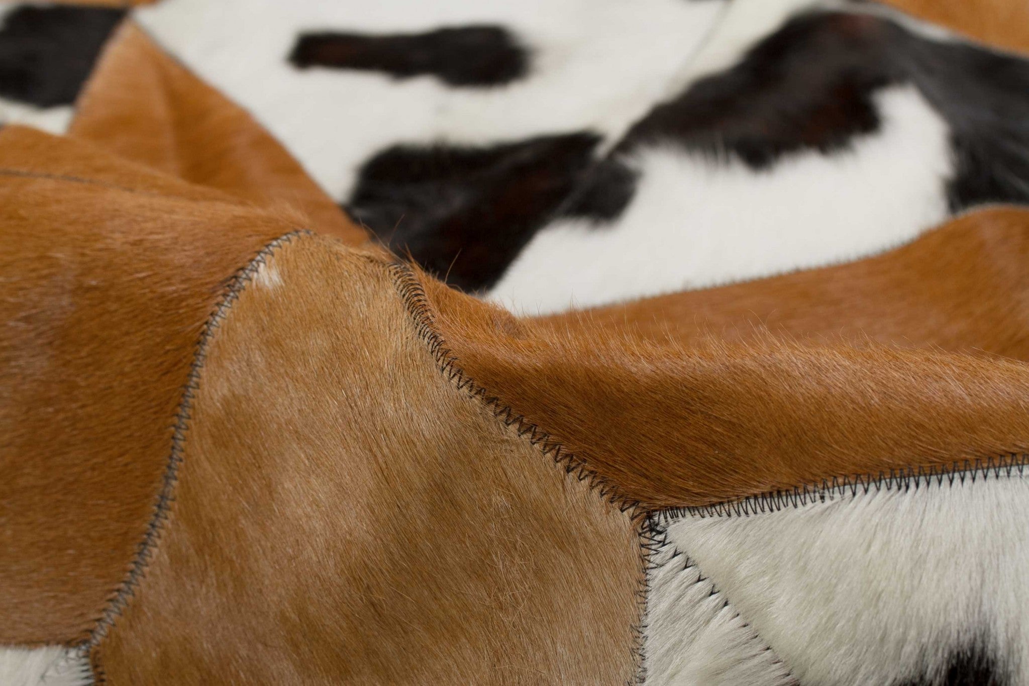 42" x 42" Tricolor, Natural Star Stitch Round Cowhide - Area Rug