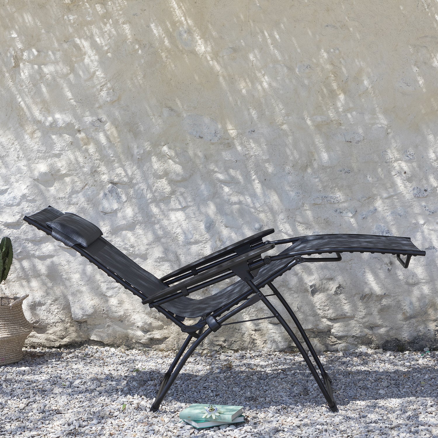 Zero Gravity Recliner - Black Steel Frame - Obsidian Duo Fabric