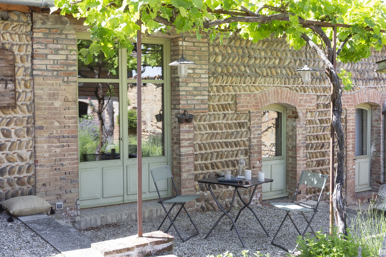 Folding Chair - Set of 2 - Basalt Steel Frame - Moss Fabric