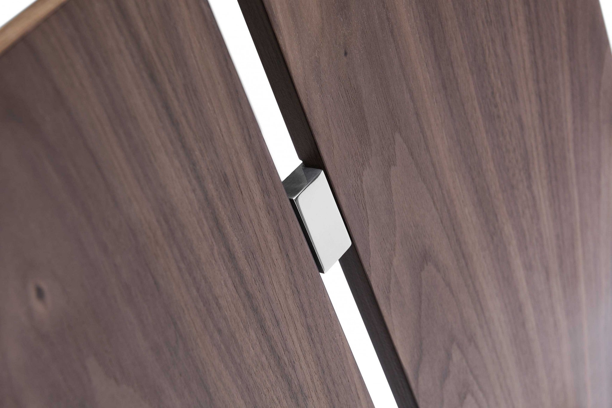 20" X 22" X 35" Natural Walnut/White Faux Leather / Metal Dining Chair