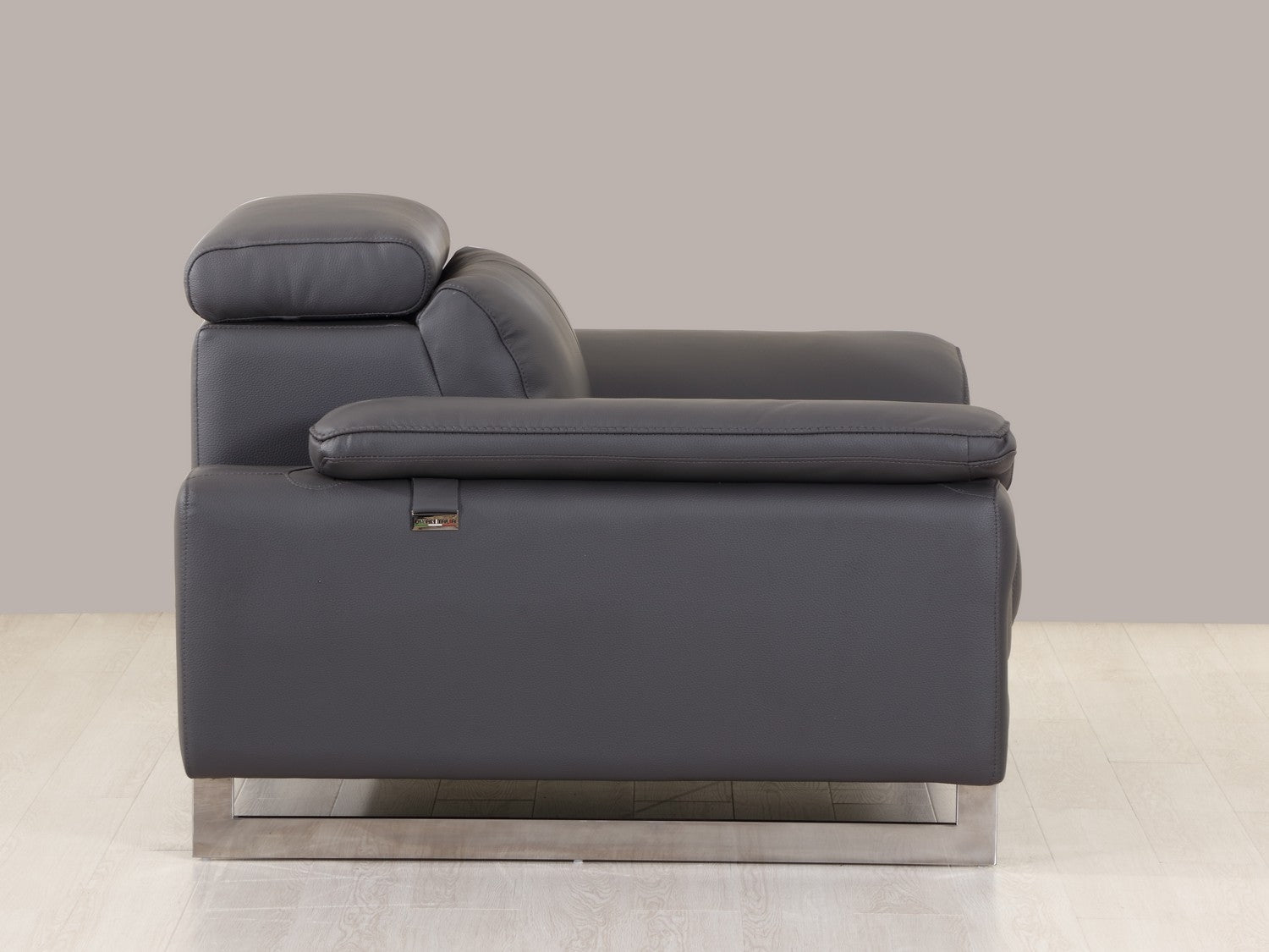 31" Dark Grey Tasteful Leather Chair