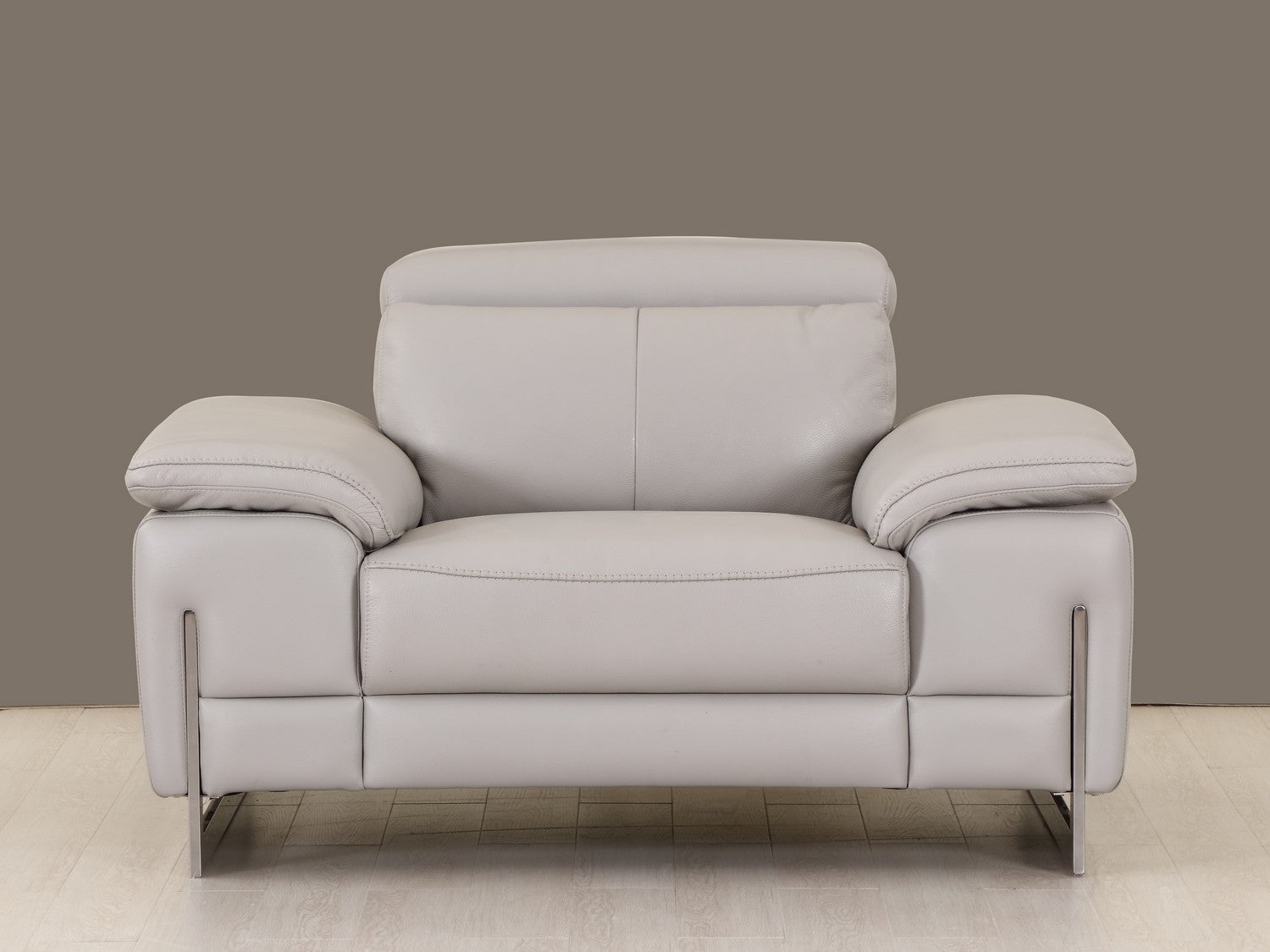 31" Light Grey Tasteful Leather Chair