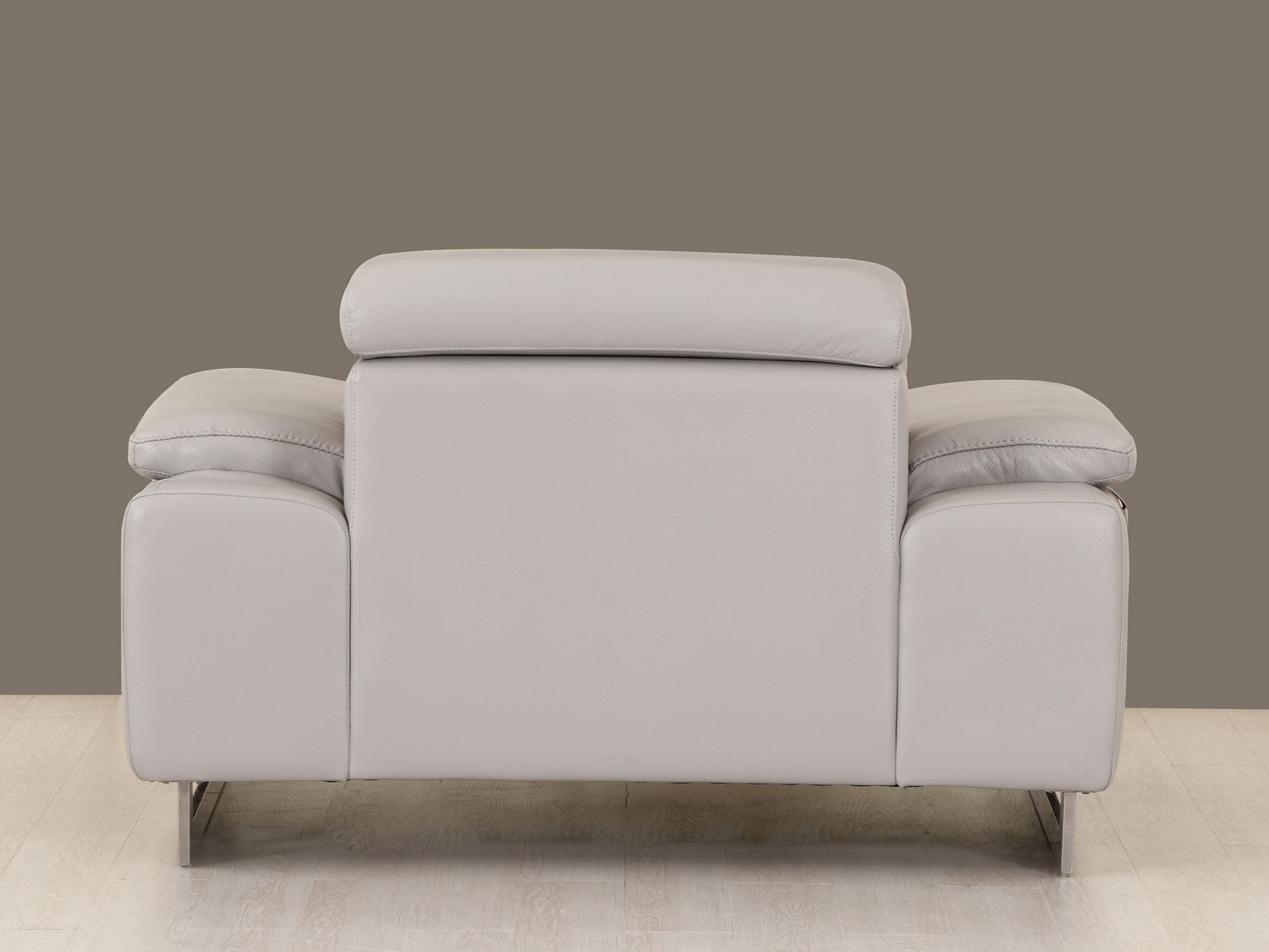 31" Light Grey Tasteful Leather Chair