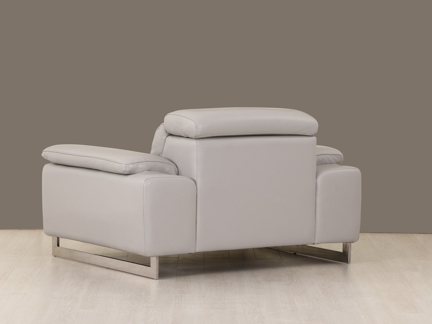 31" Light Grey Tasteful Leather Chair