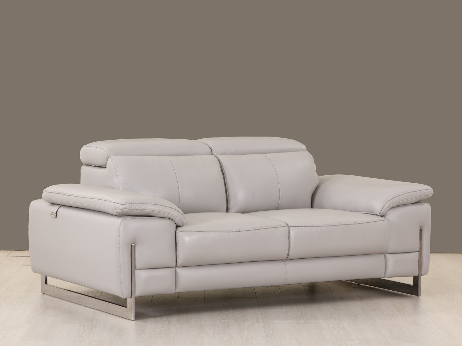 31" Tasteful Light Grey Leather Loveseat