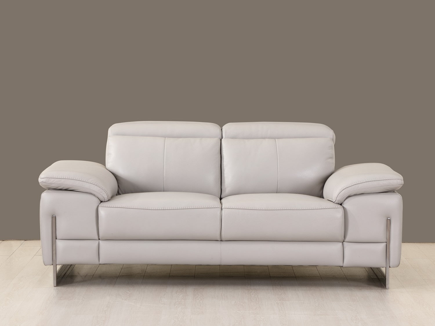 31" Tasteful Light Grey Leather Loveseat
