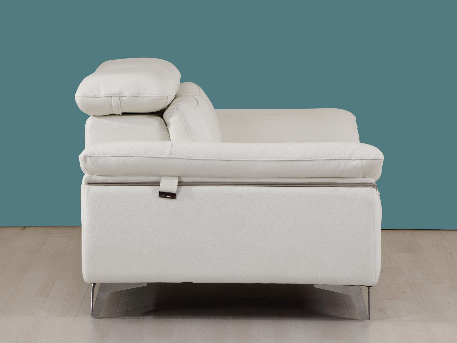 31" Fashionable White Leather Loveseat
