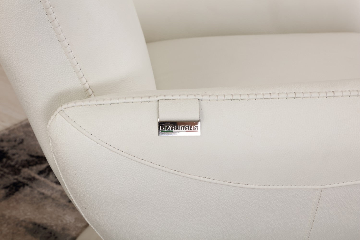 43" White Contemporary Leather Lounge Chair