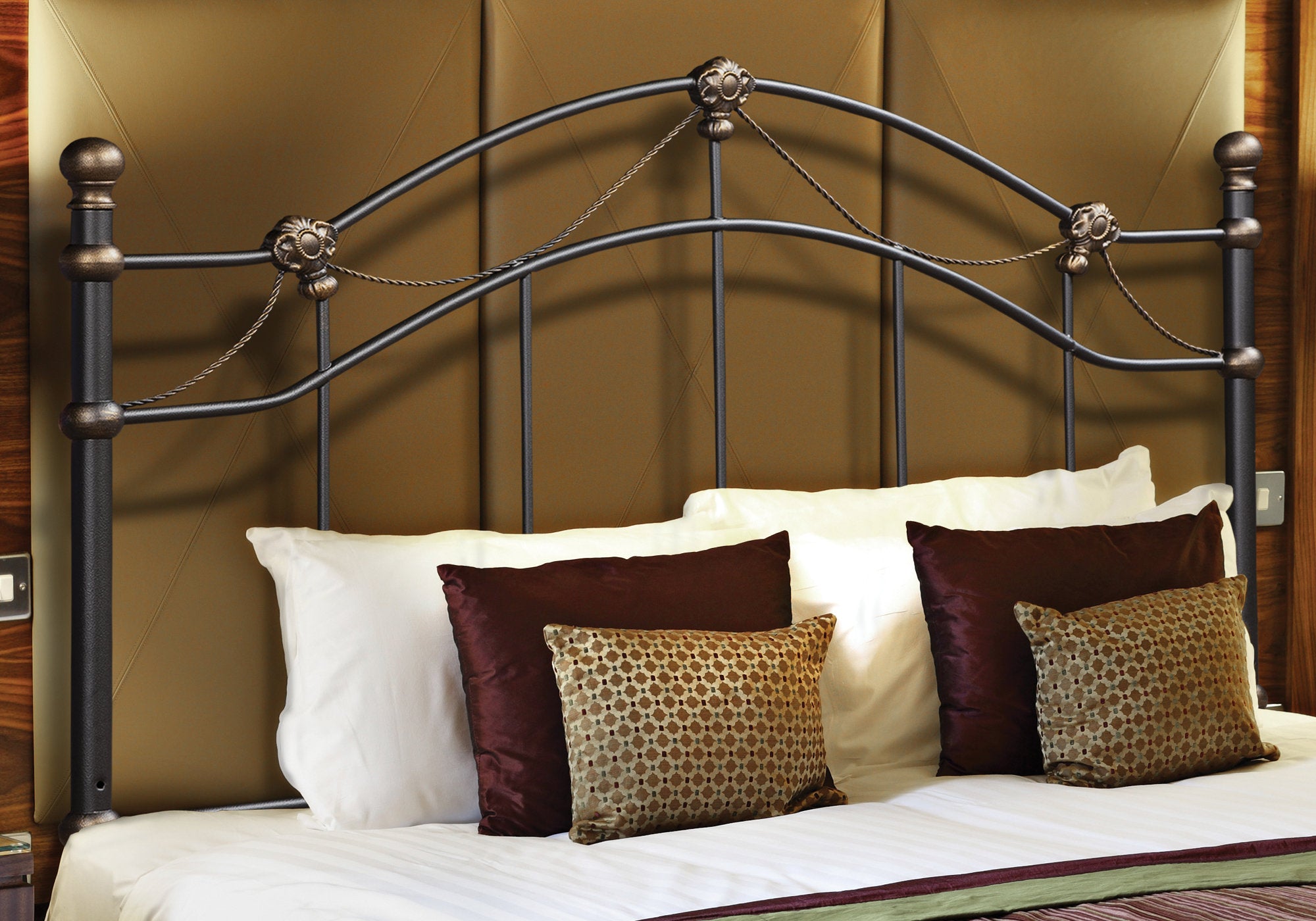 114" x 101" BlackwithFullwithQueen Size  HeadboardwithFootboard