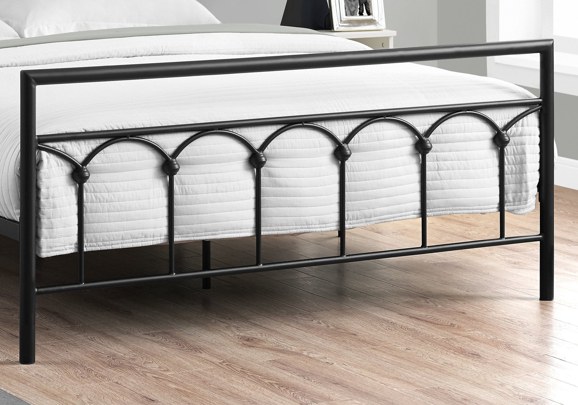 83.25" x 62.25" x 47.75" Black Metal Queen Size Bed