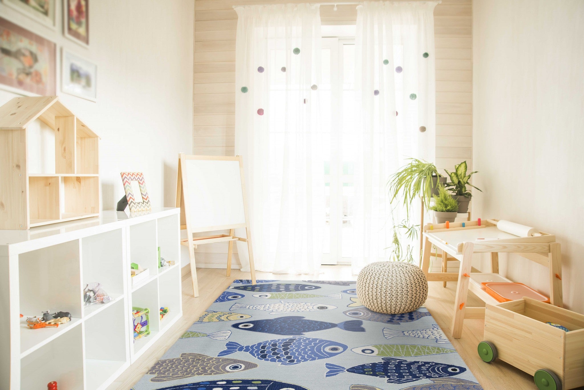 7' x 9'  Polyester Light Blue Area Rug