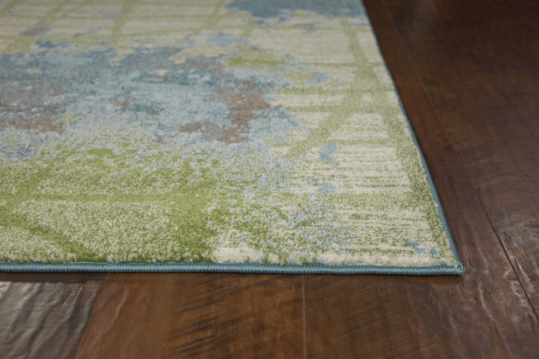 7' x 10'  Polypropylene Green or  Blue Area Rug