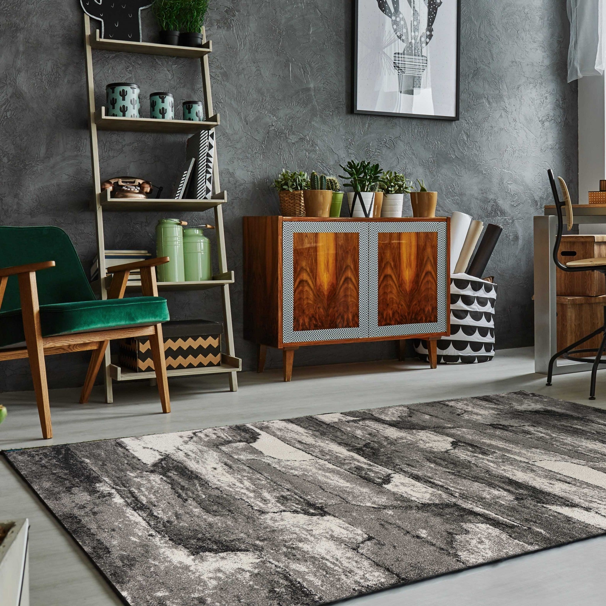 7 x 10  Polypropylene Grey Area Rug