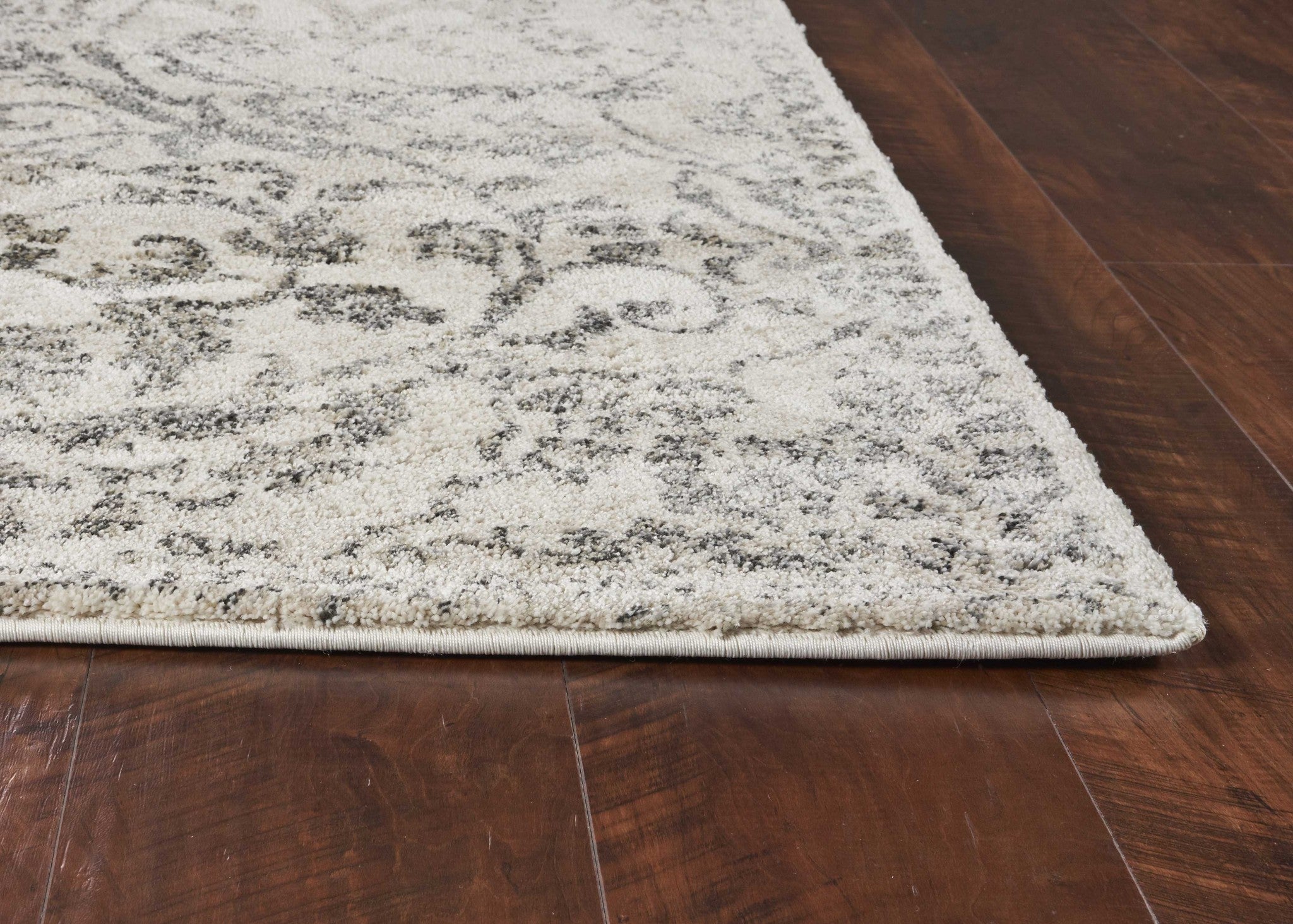 7' x 9'  Polypropylene Ivory  Area Rug