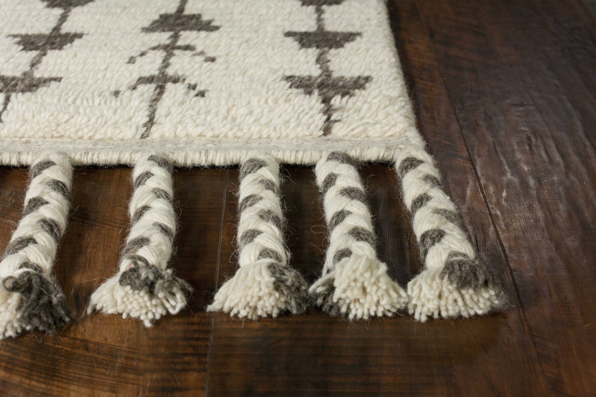 8 x 11  Wool Ivory  Area Rug