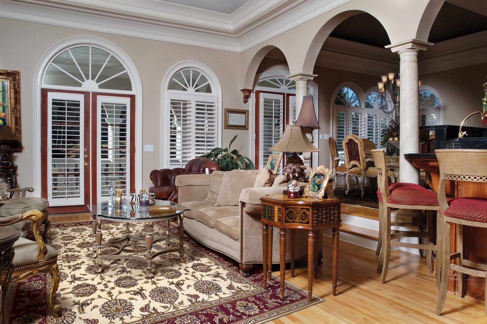 5' x 7' Polypropylene Ivory or Red Area Rug