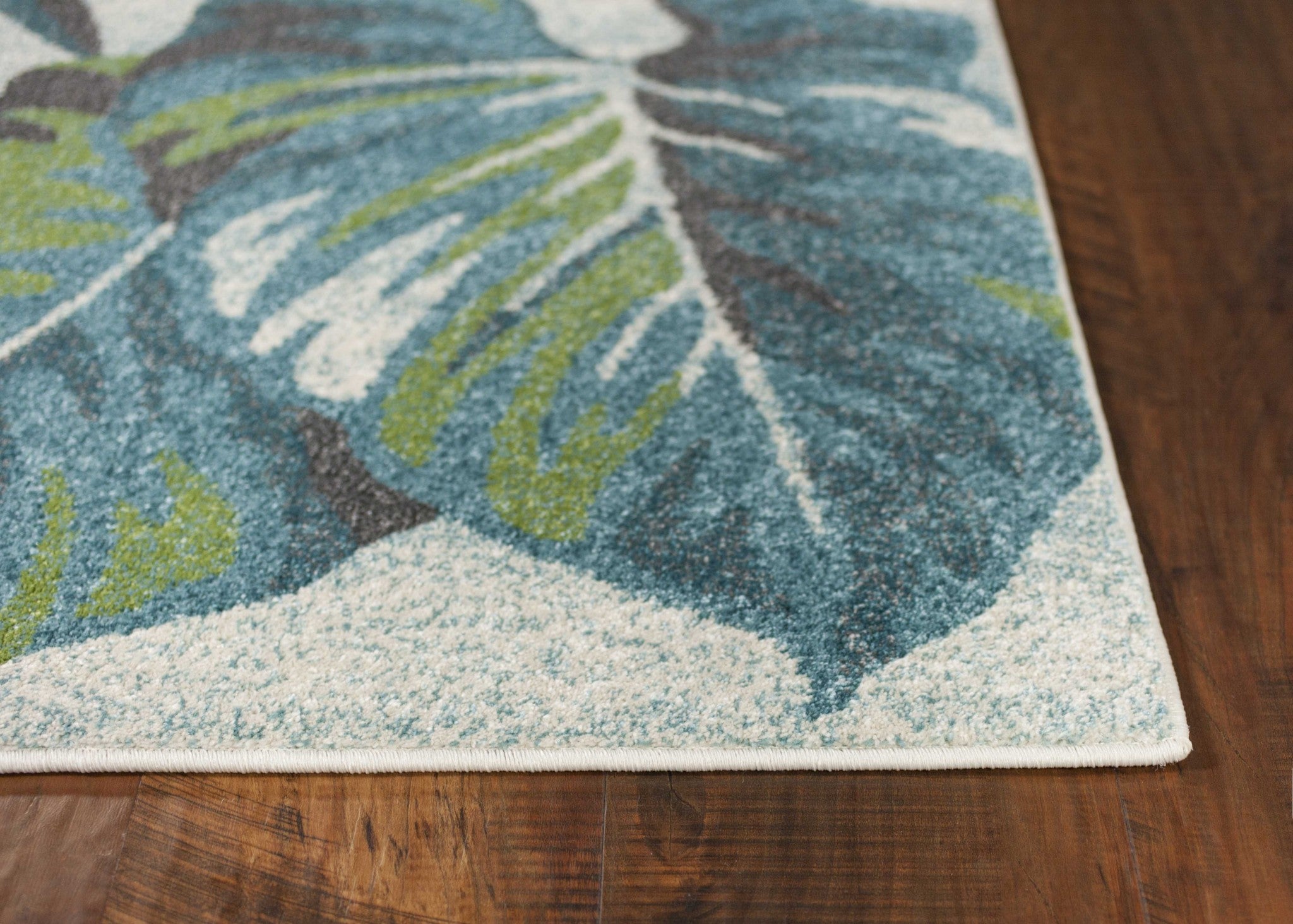 5' x 7'  Polypropylene Teal or  Green Area Rug