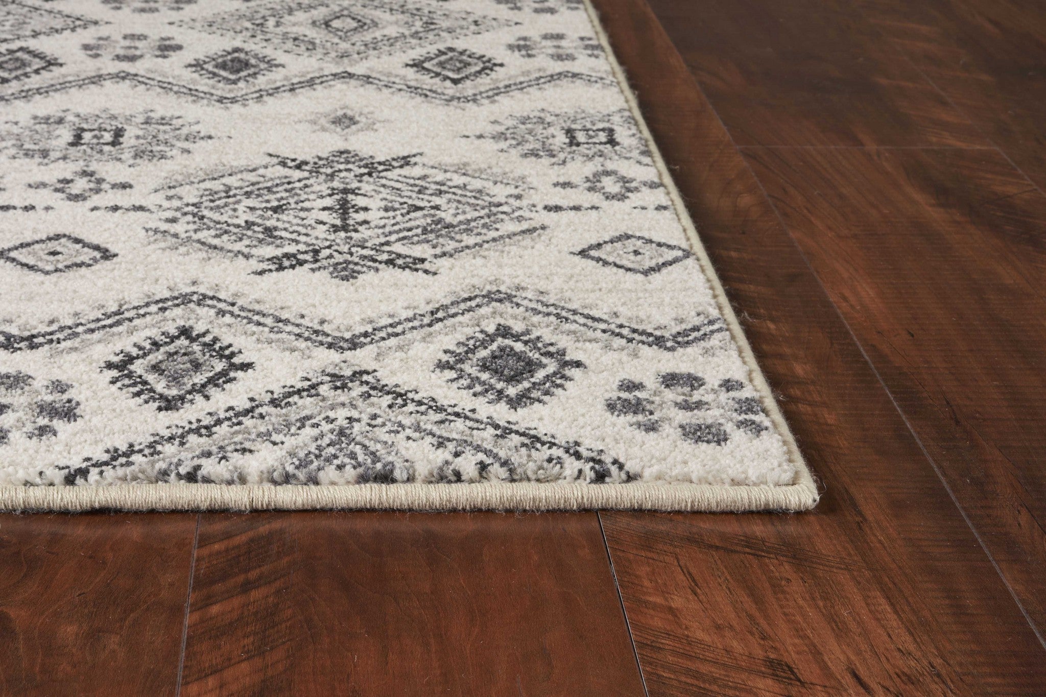 5' x 7'  Polypropylene Ivory or Grey Area Rug
