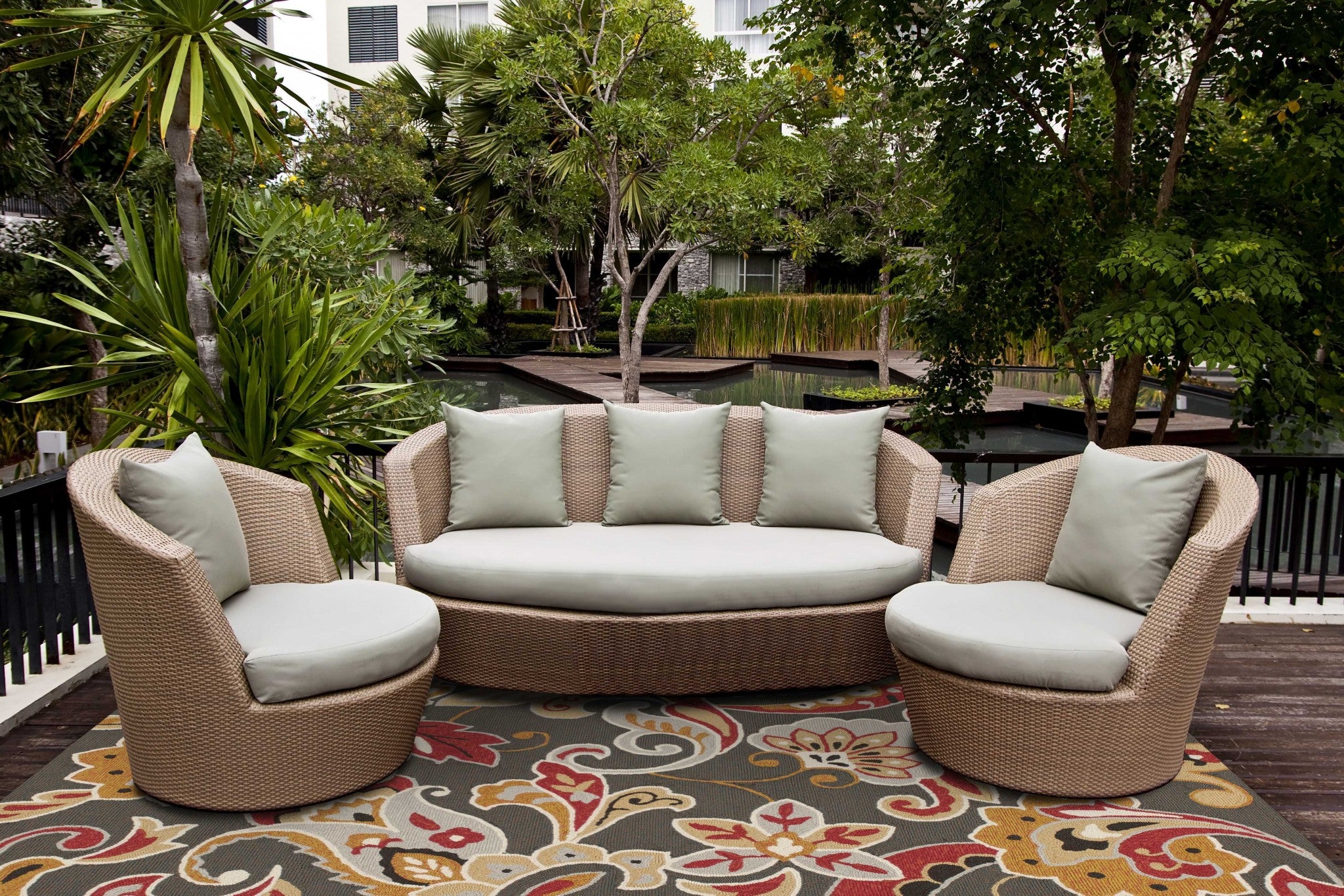 5' x 7' 6" UV treated Polypropylene Taupe Area Rug