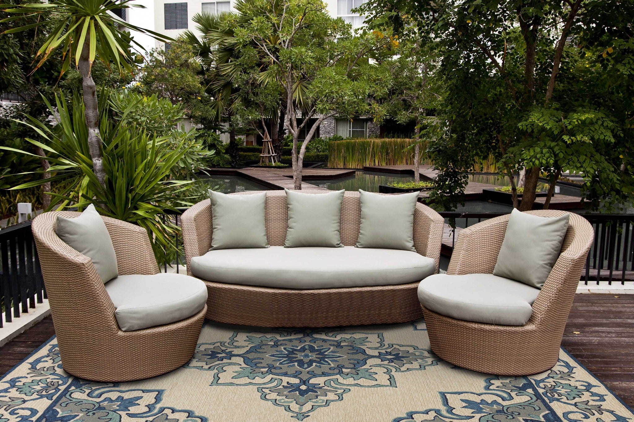 5' x 7' 6" UV treated Polypropylene Ivory or Blue Area Rug