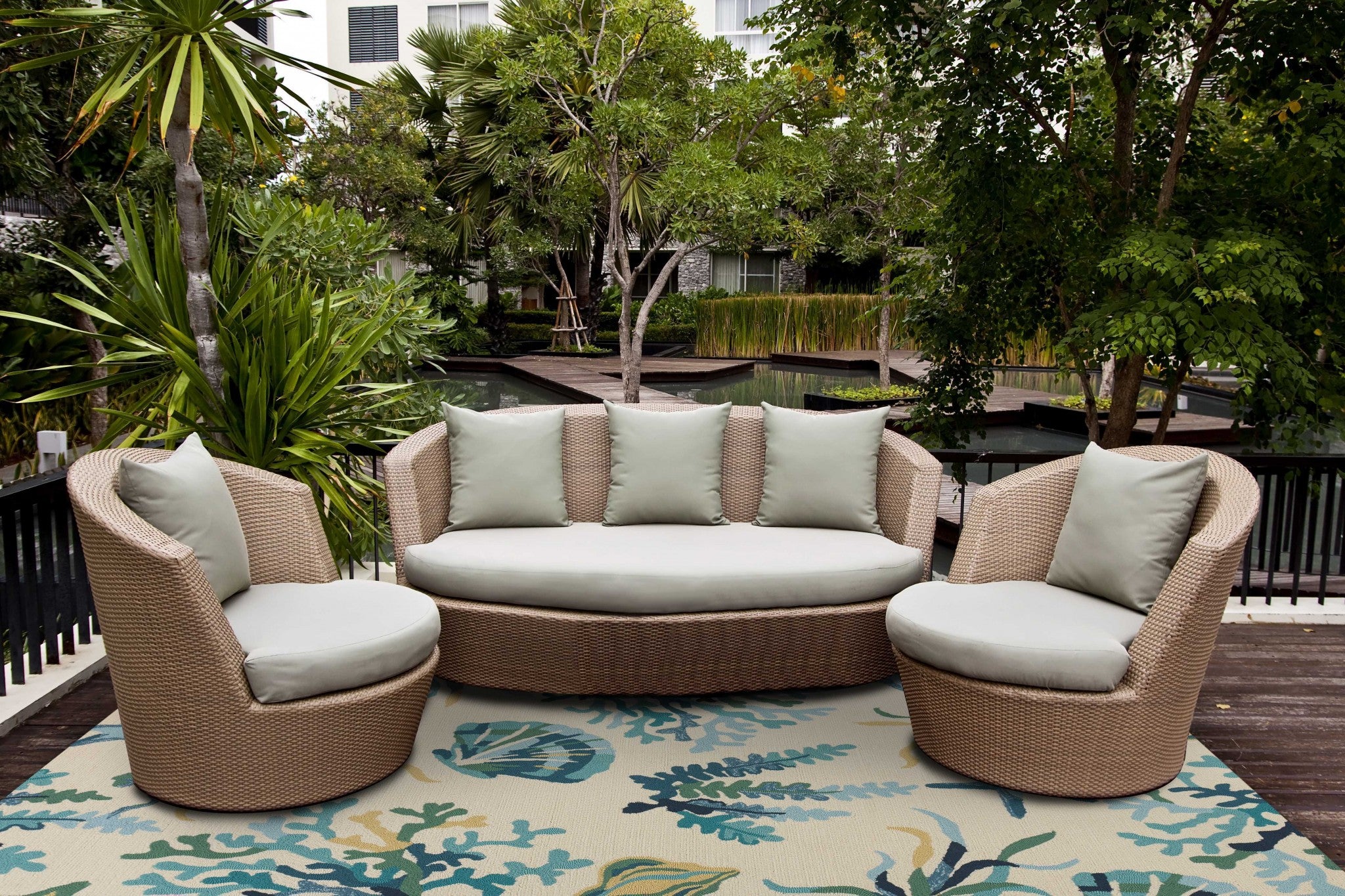 5' x 7' 6" UV treated Polypropylene Ivory or Blue Area Rug