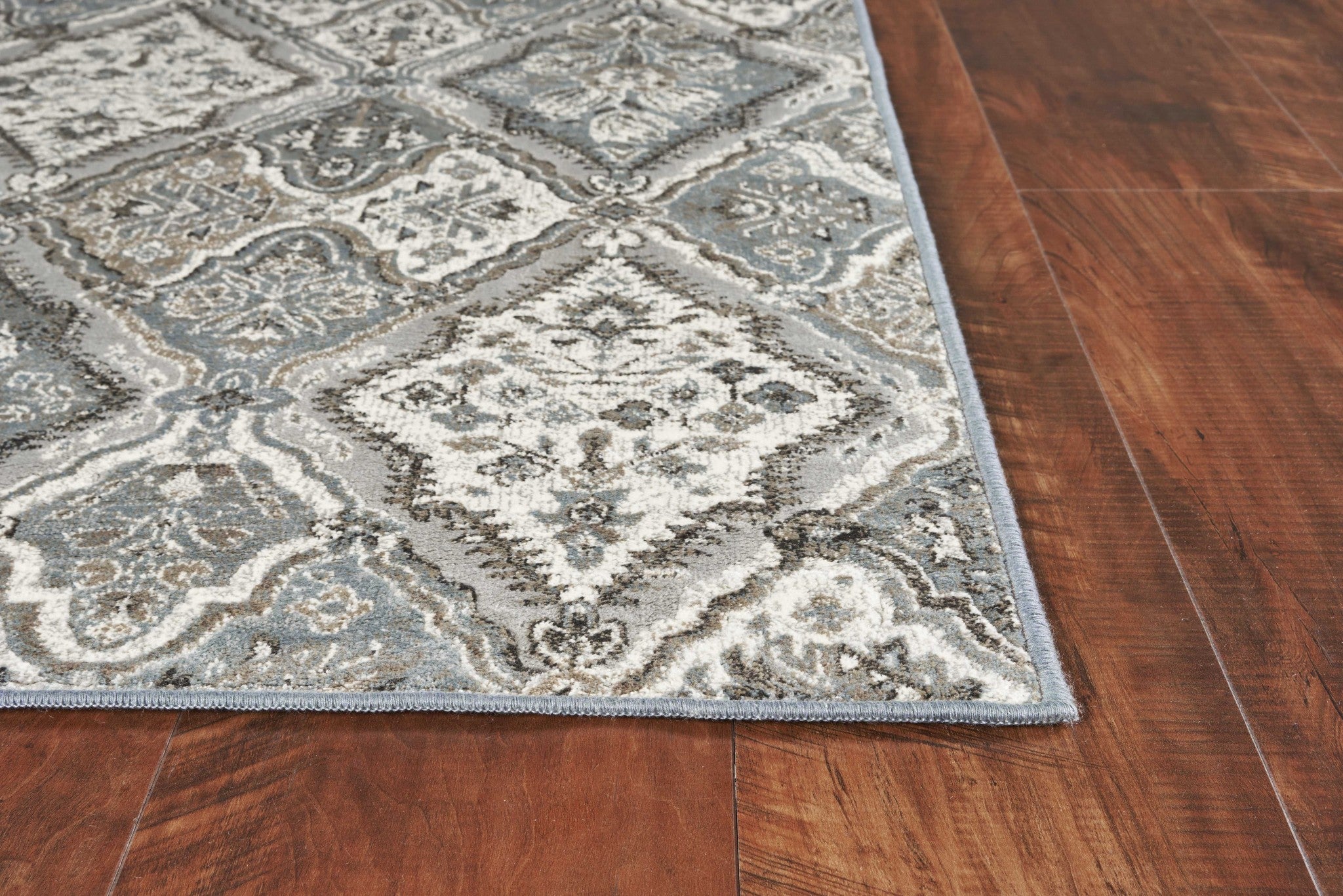 5' x 7'  Viscose Silver Area Rug
