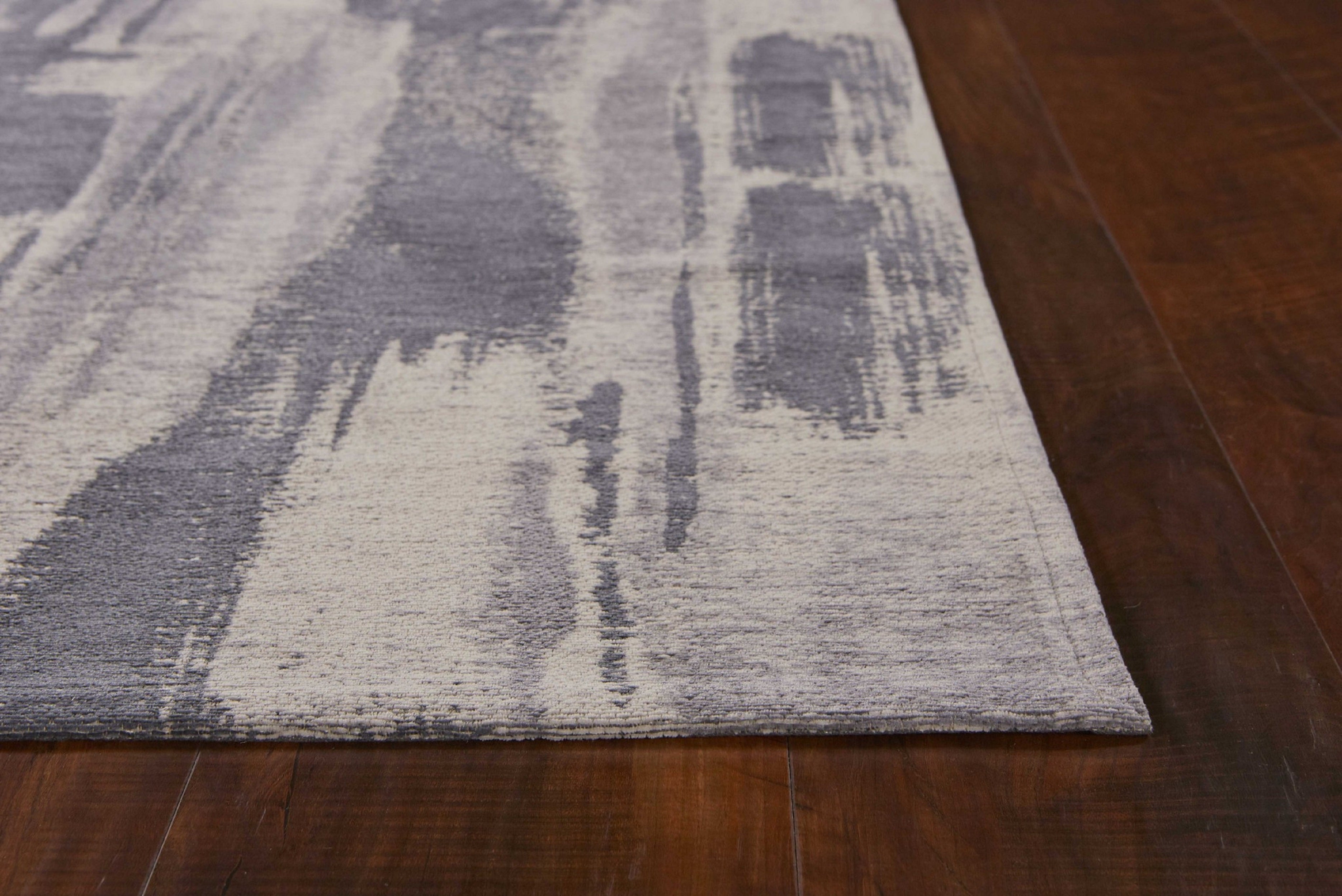 20" x 31" Polyester Grey Area Rug