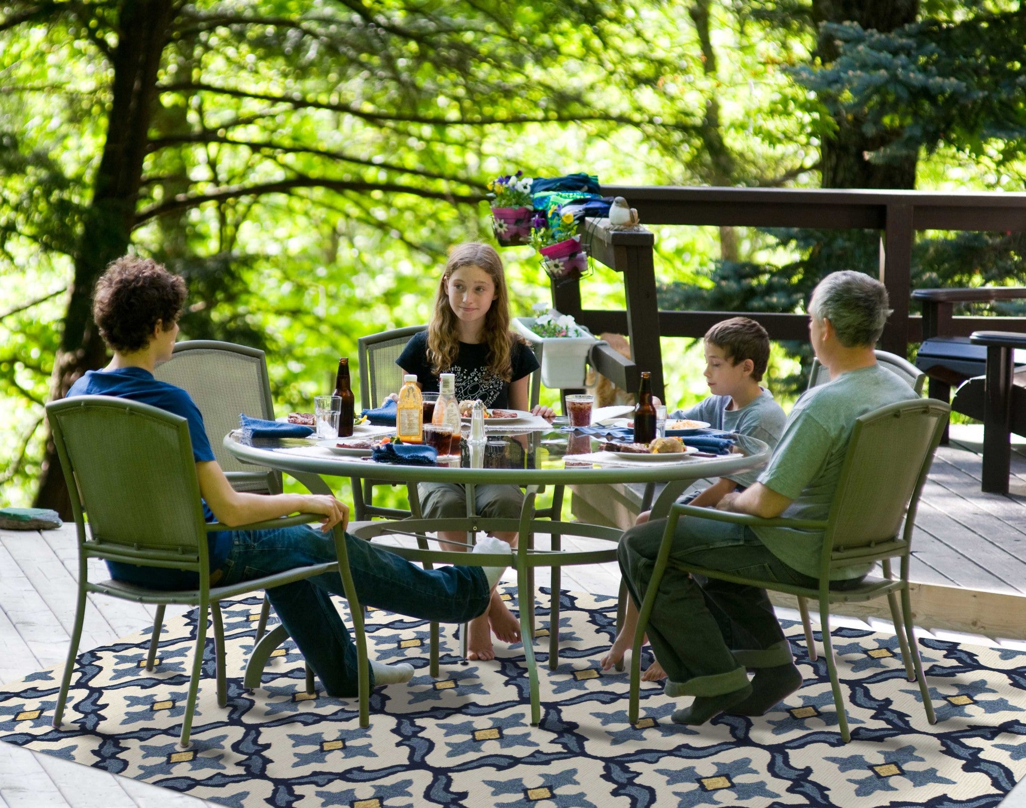 2' x 3' UV treated Polypropylene Ivory or Blue Area Rug