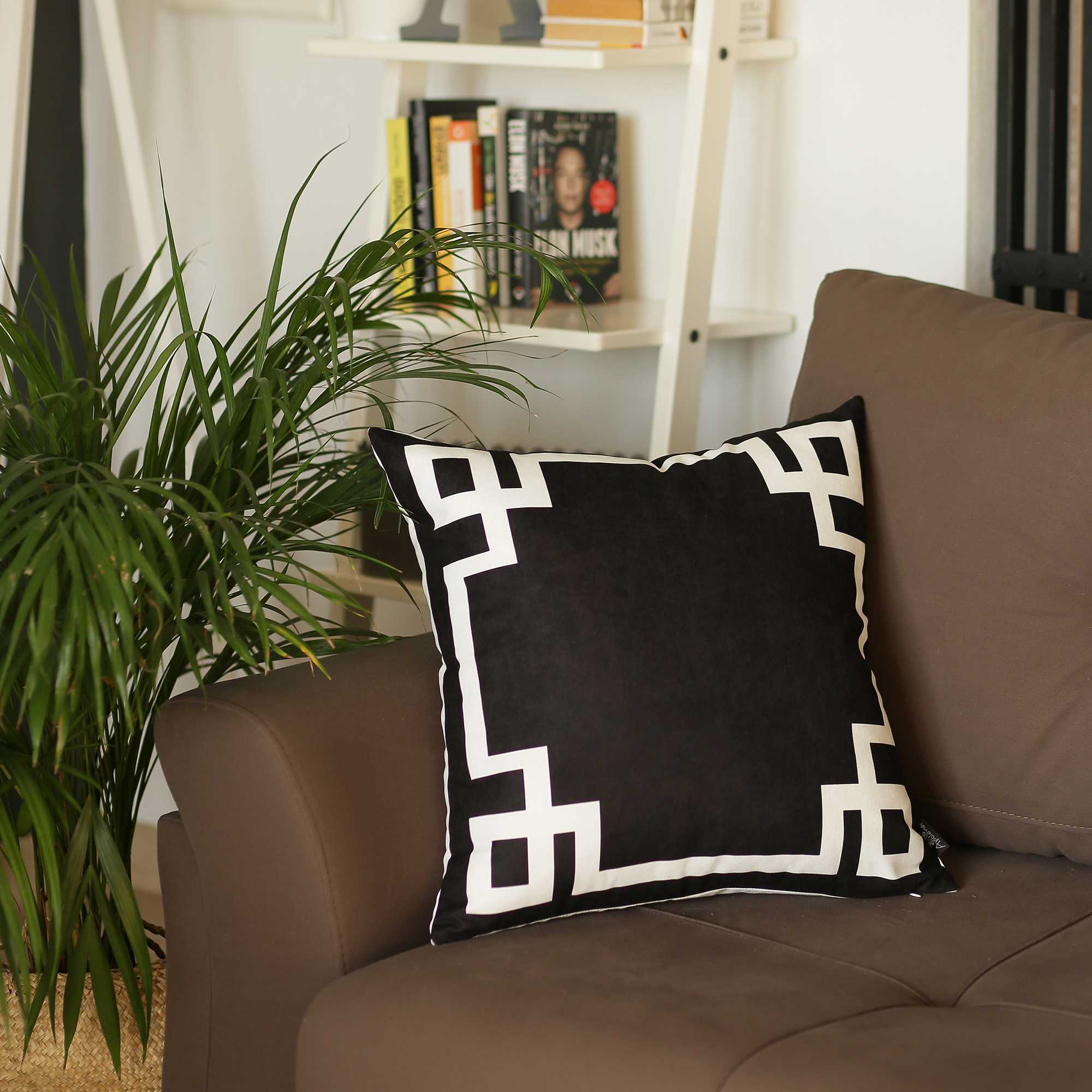 18"x18"Black and White Geometric Decorative Throw Pillow Cover