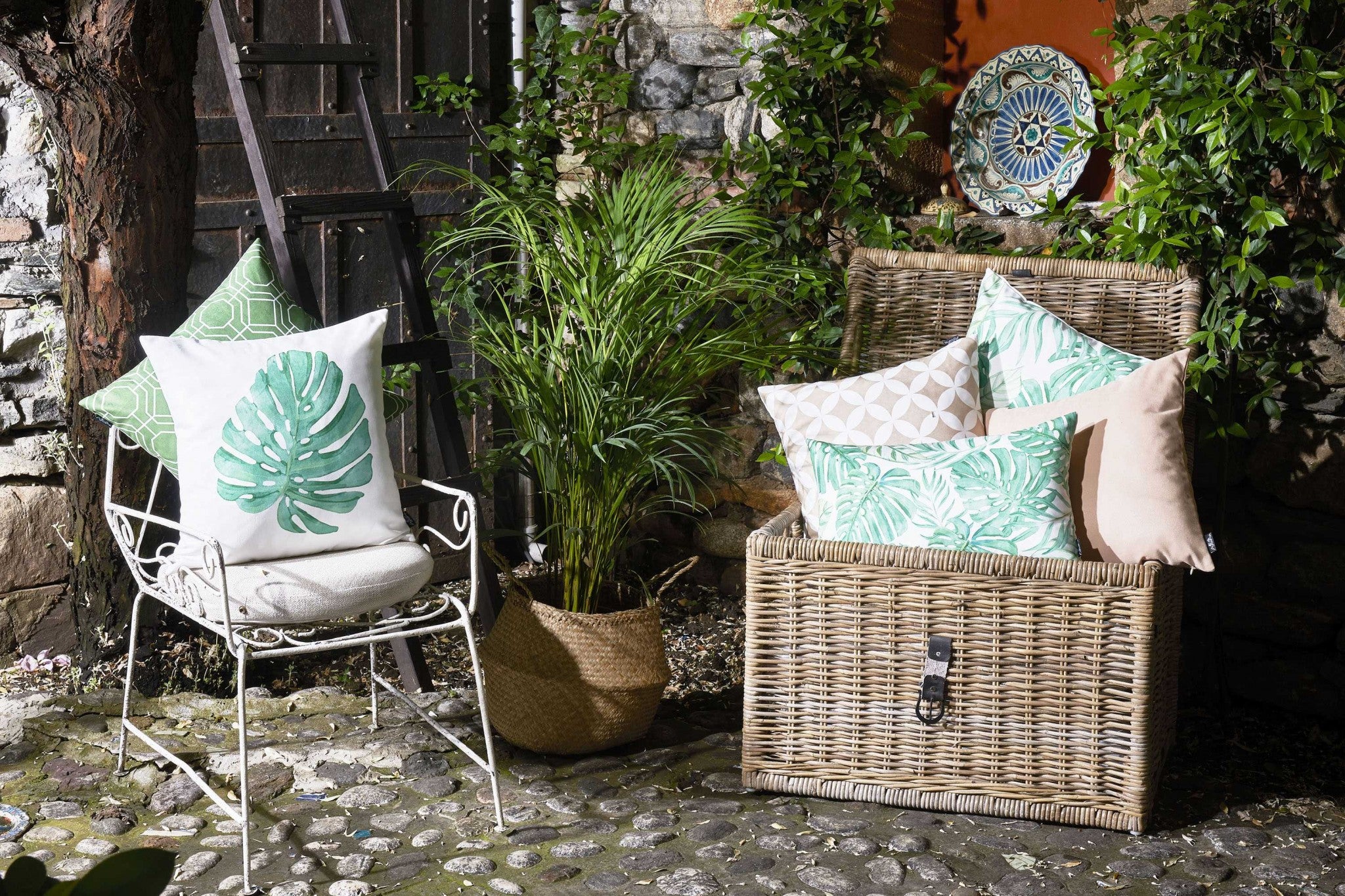 18"x 18" Tropical Single Monstera Decorative Throw Pillow Cover