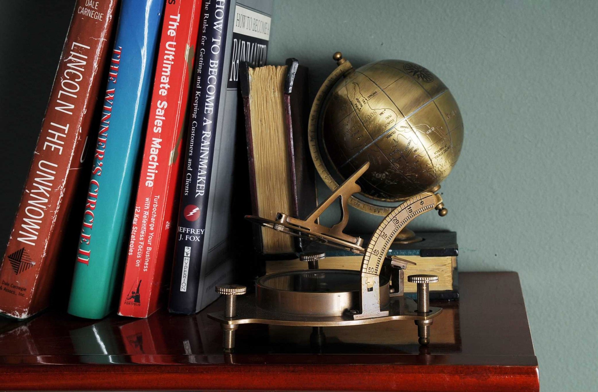 3.25" x 3.25" x 3.25" Sundial Compass in Wood Box - Small