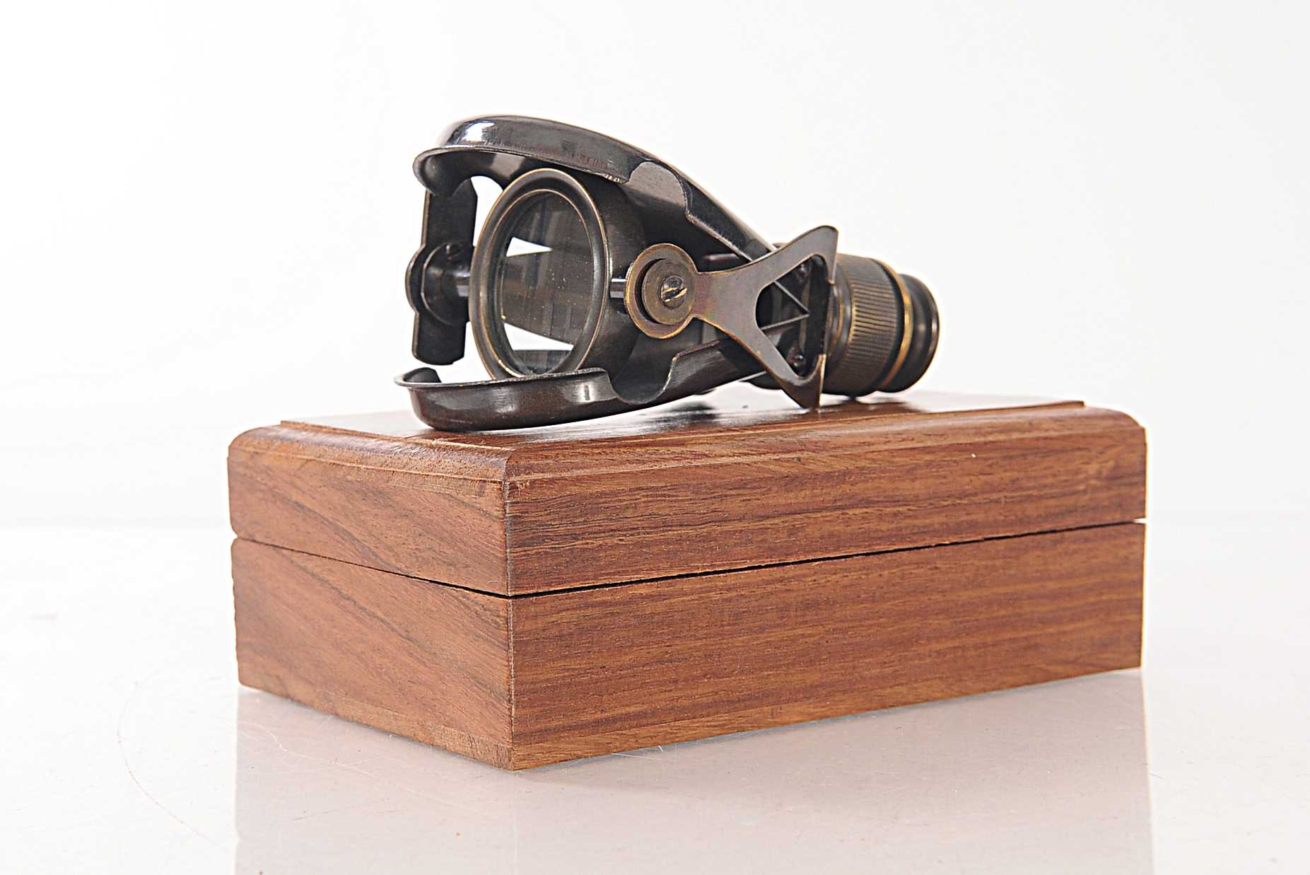 2.5" x 4" x 2" Folding Monocular in Wood Box
