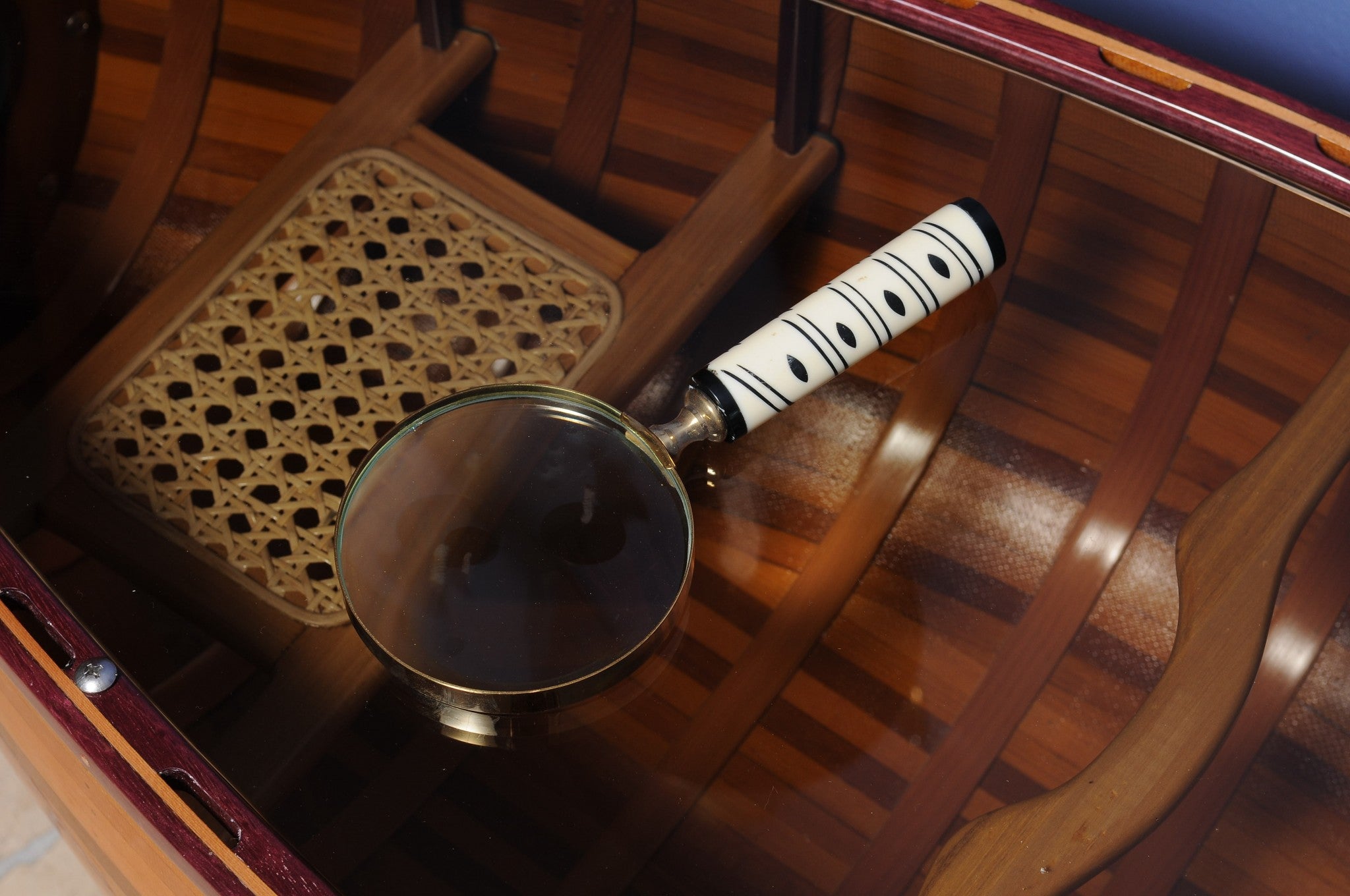 4" x 9" x 1" Magnifier in Wood Box