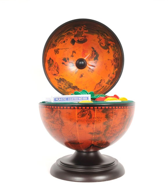 8.5" x 8.5" x 11" Globe Poker Set