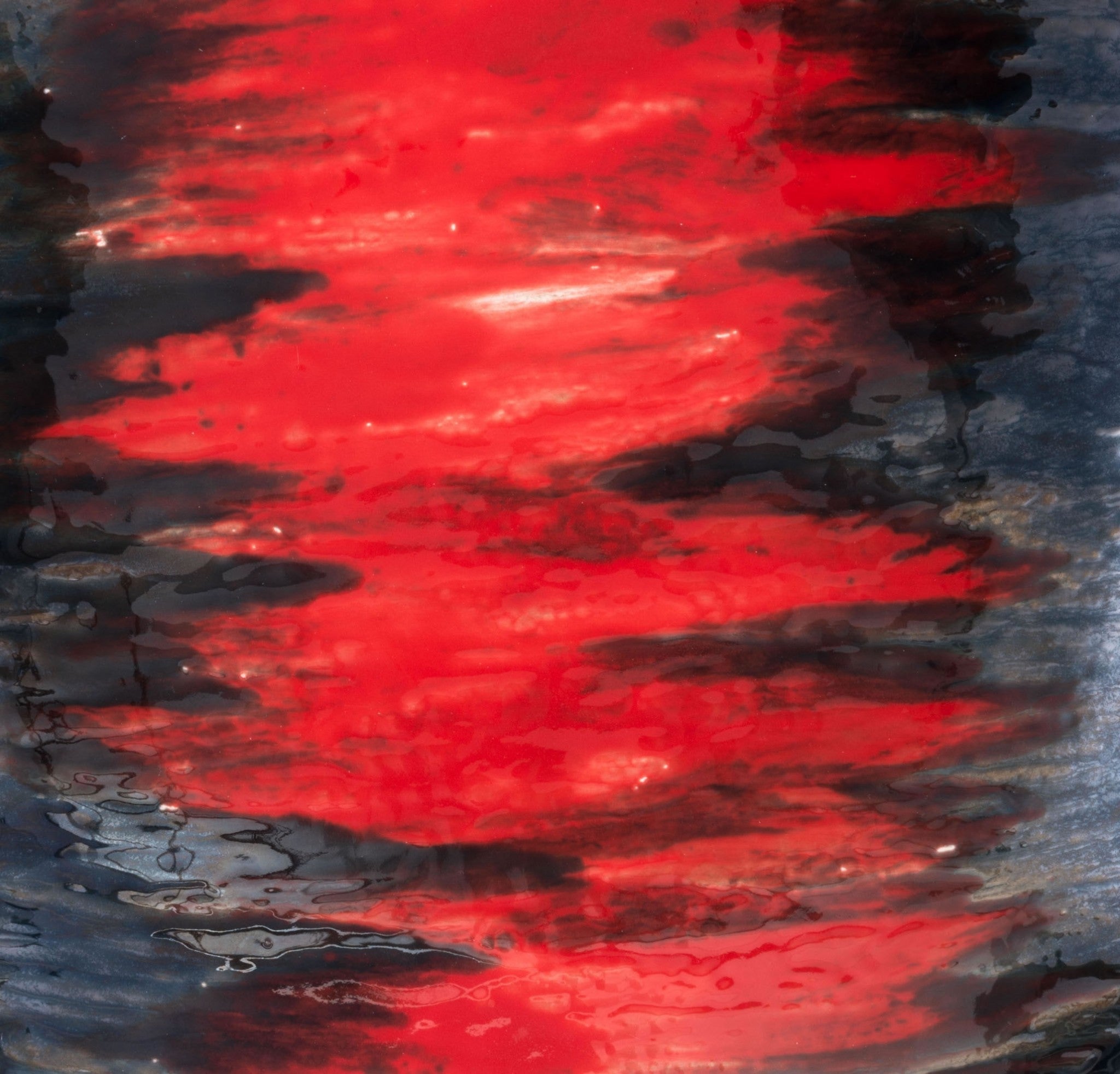 14.6" x 14.6" x 2.4" Black & Red, Ceramic, Plate