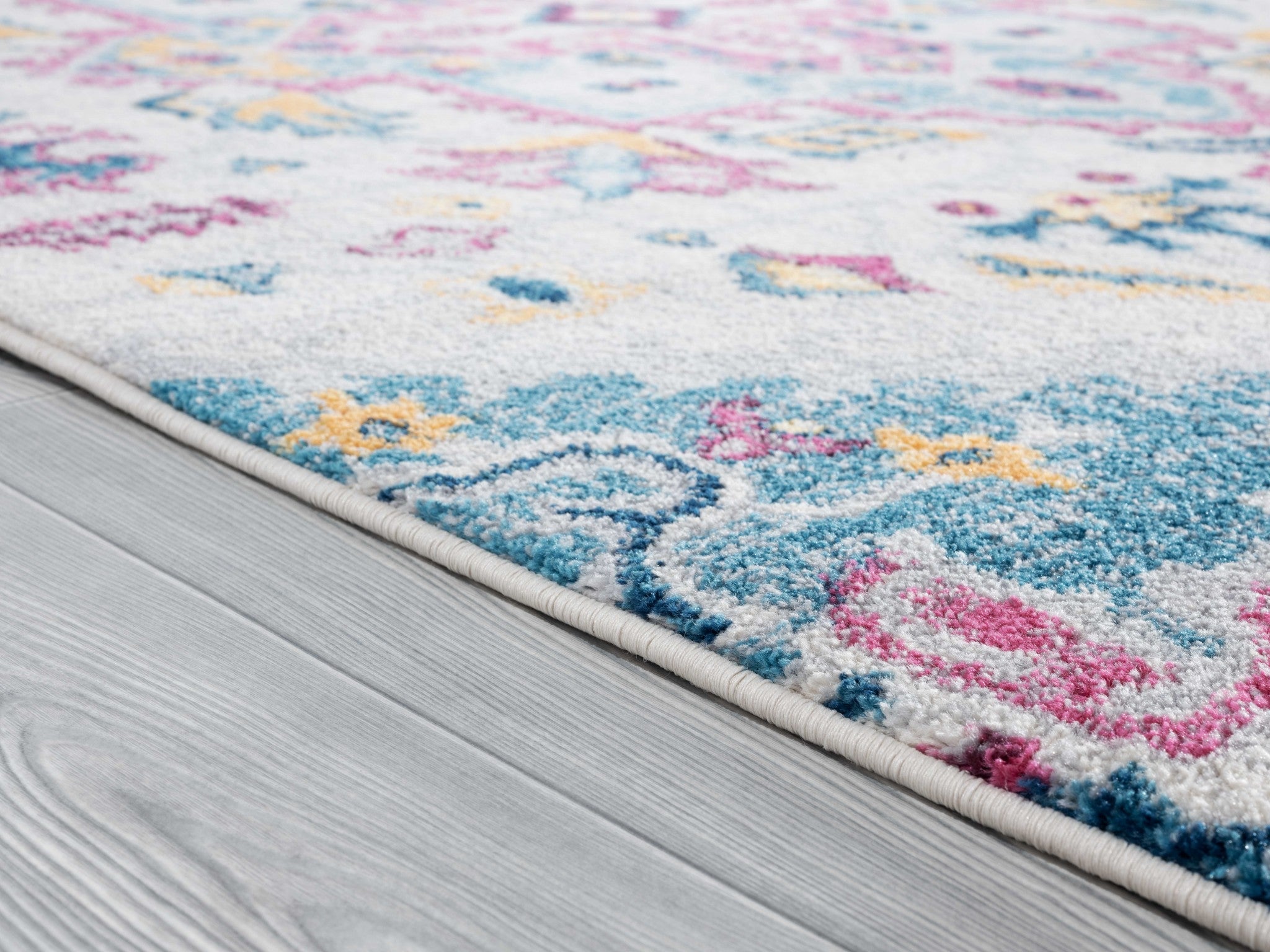 94" x 126" Cream Olefin / Frieze Area Rug