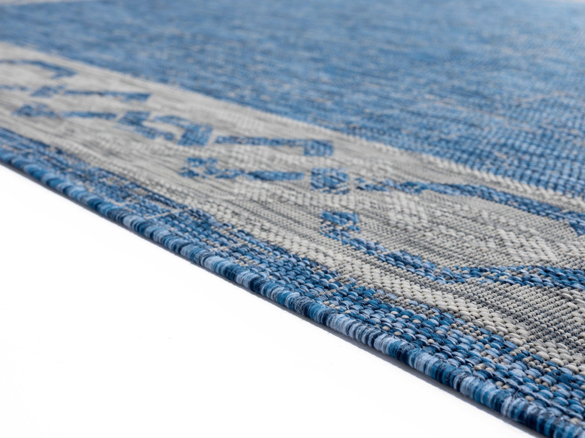 94" x 126" Blue Polypropylene Oversize Rug
