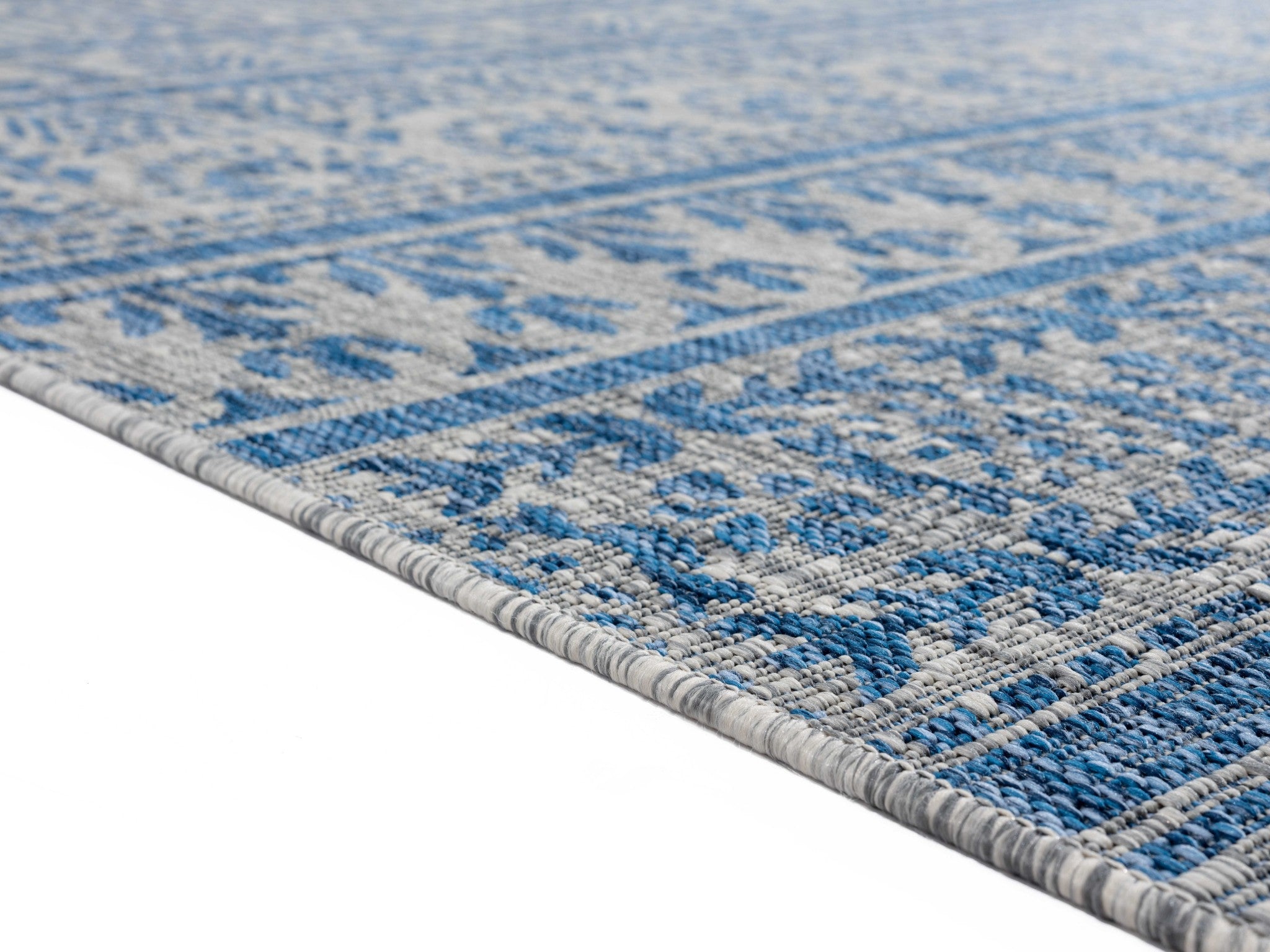 94" x 126" Blue Polypropylene Oversize Rug