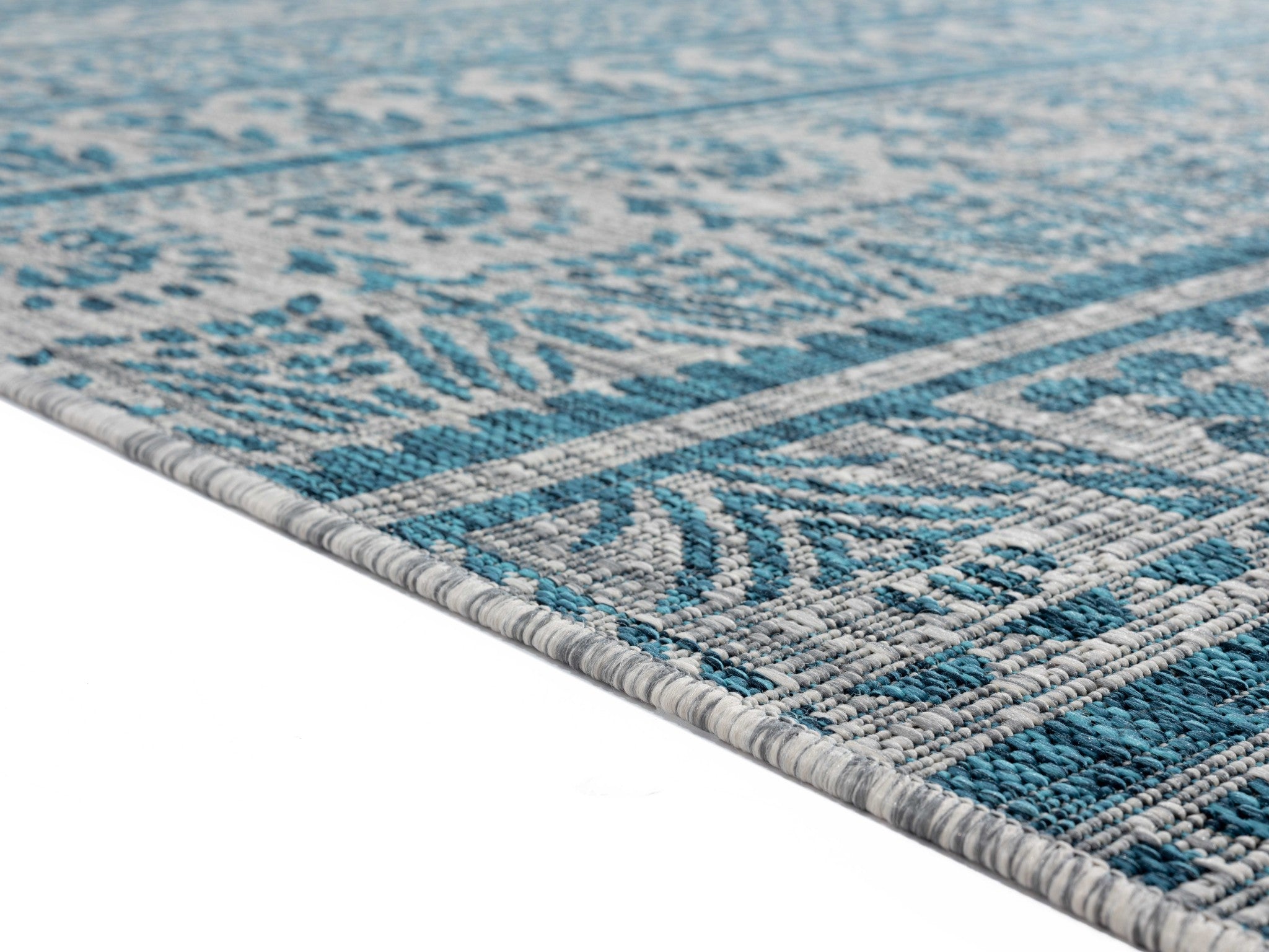 94" x 126" Aqua Polypropylene Oversize Rug
