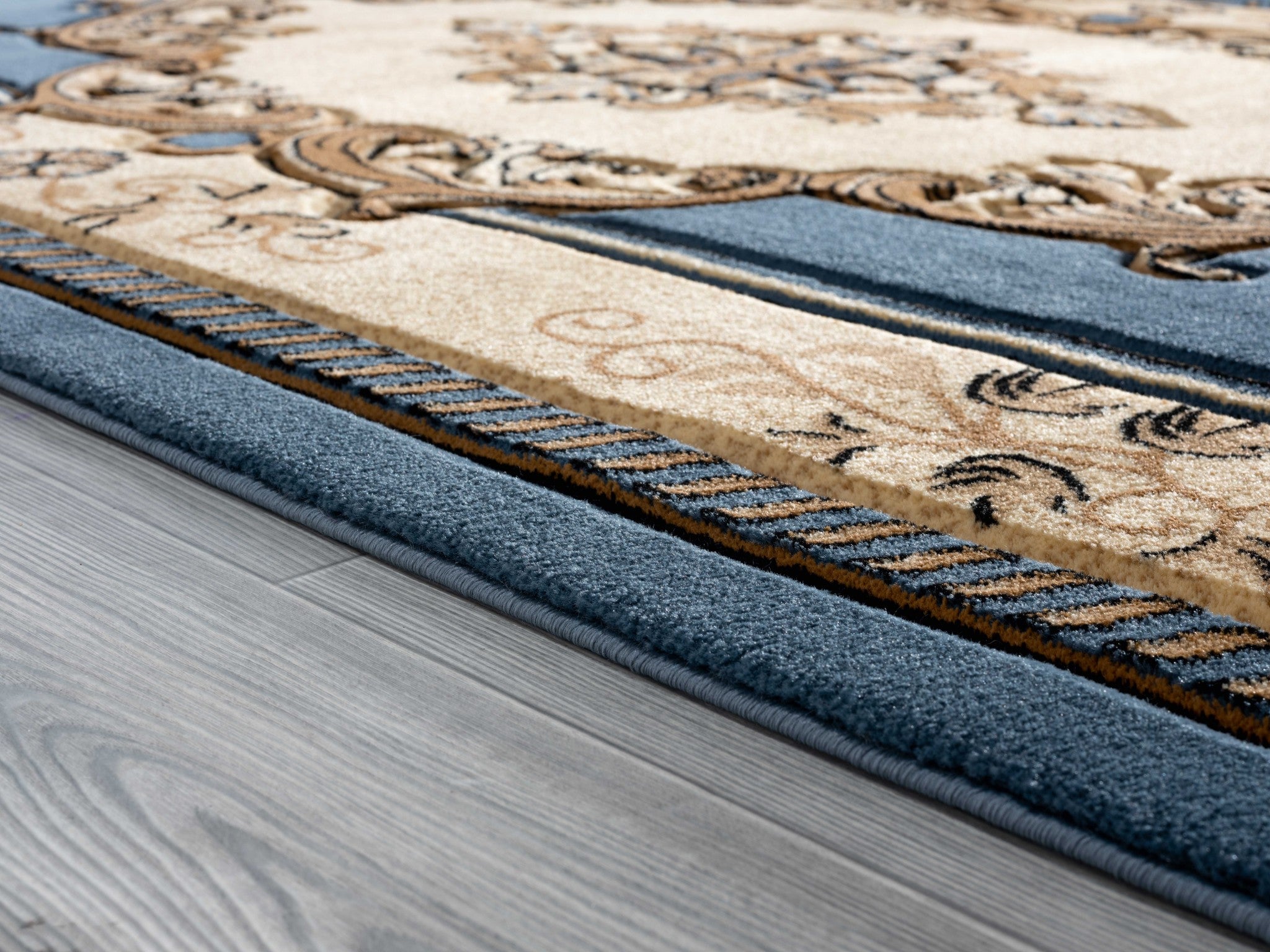 94" x 94" Blue Olefin / Polypropylene Round Rug