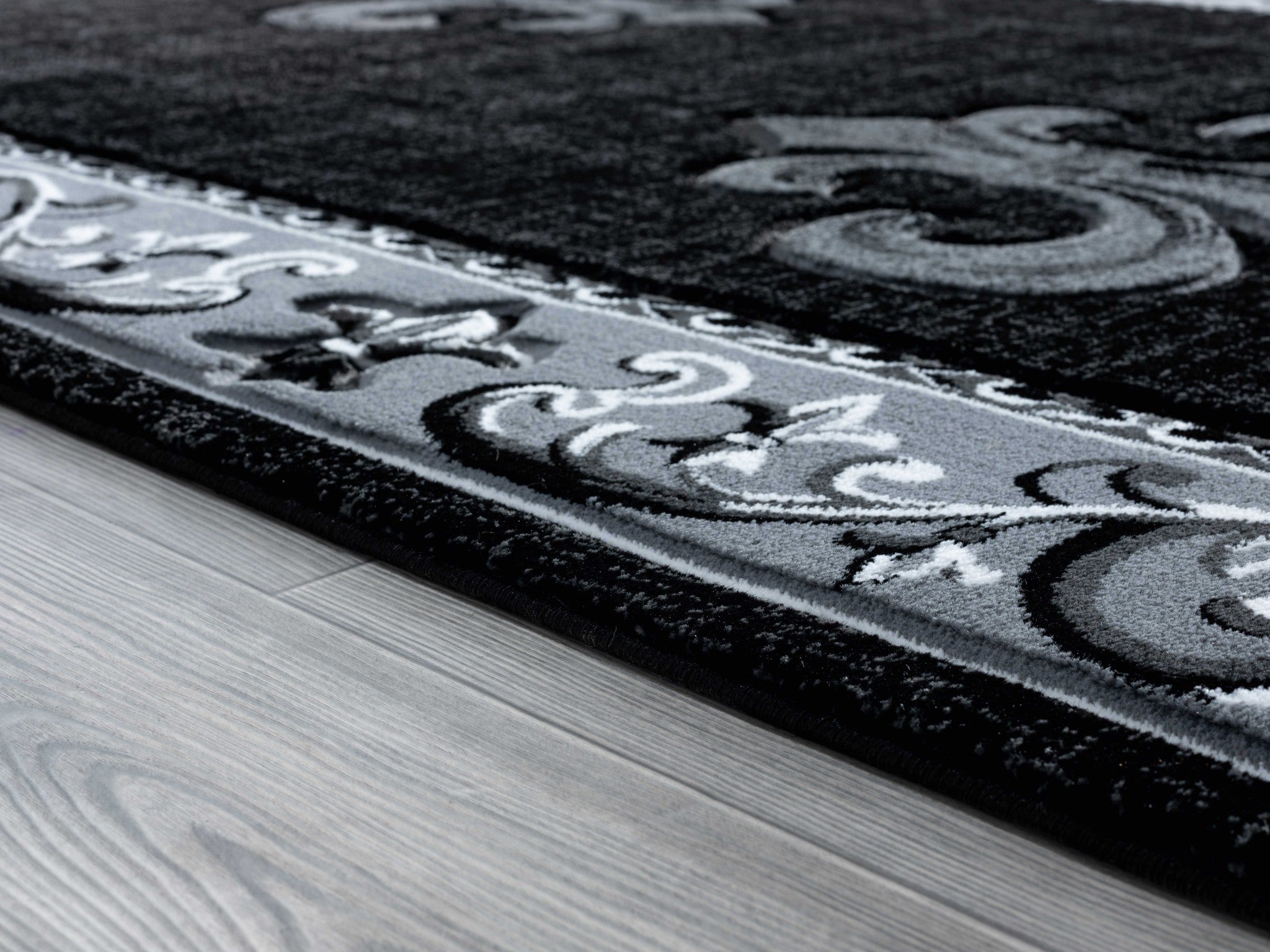 22" x 32" Grey Olefin / Polypropylene Accent Rug