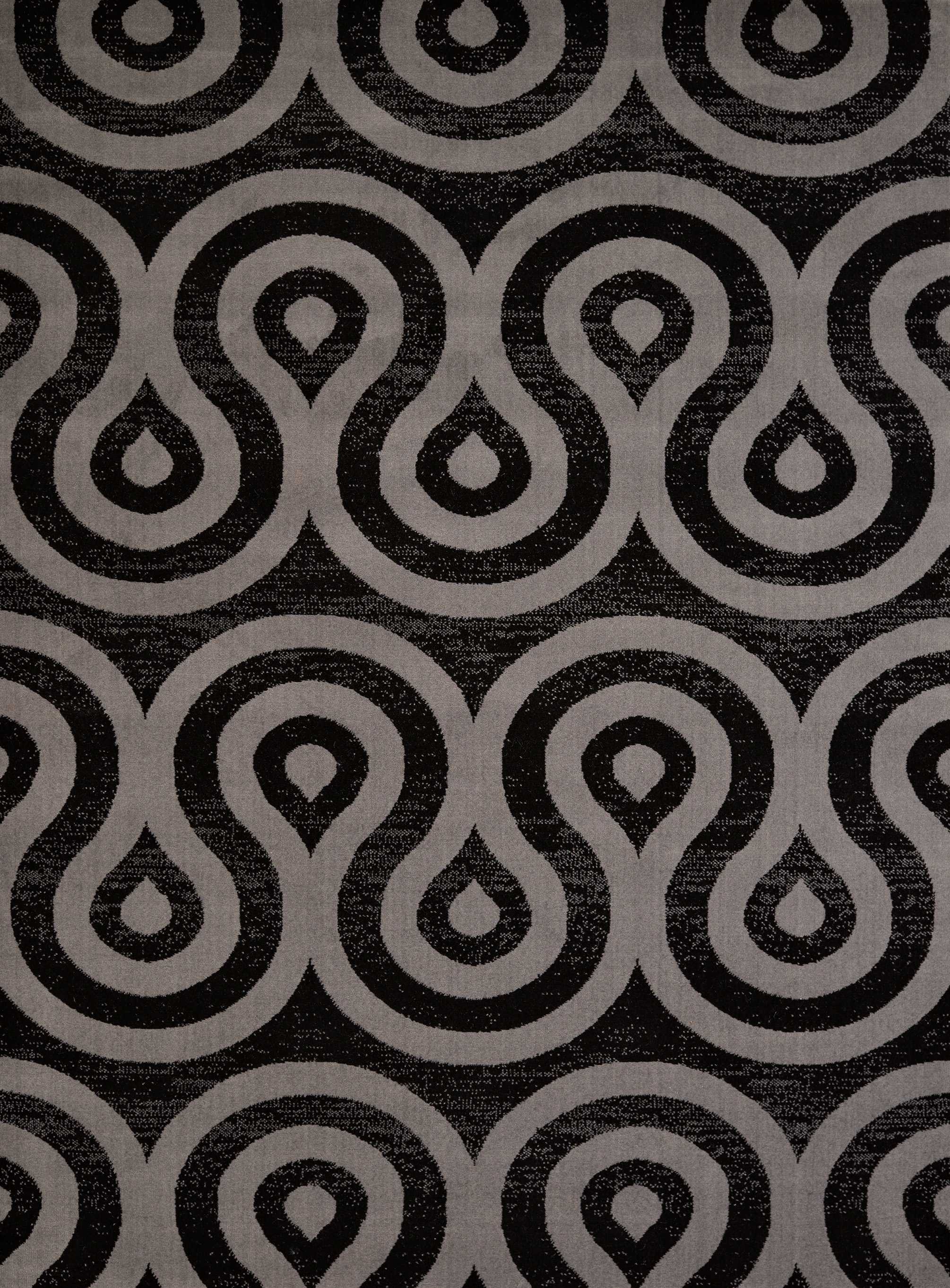 94" x 126" Black Olefin Oversize Rug