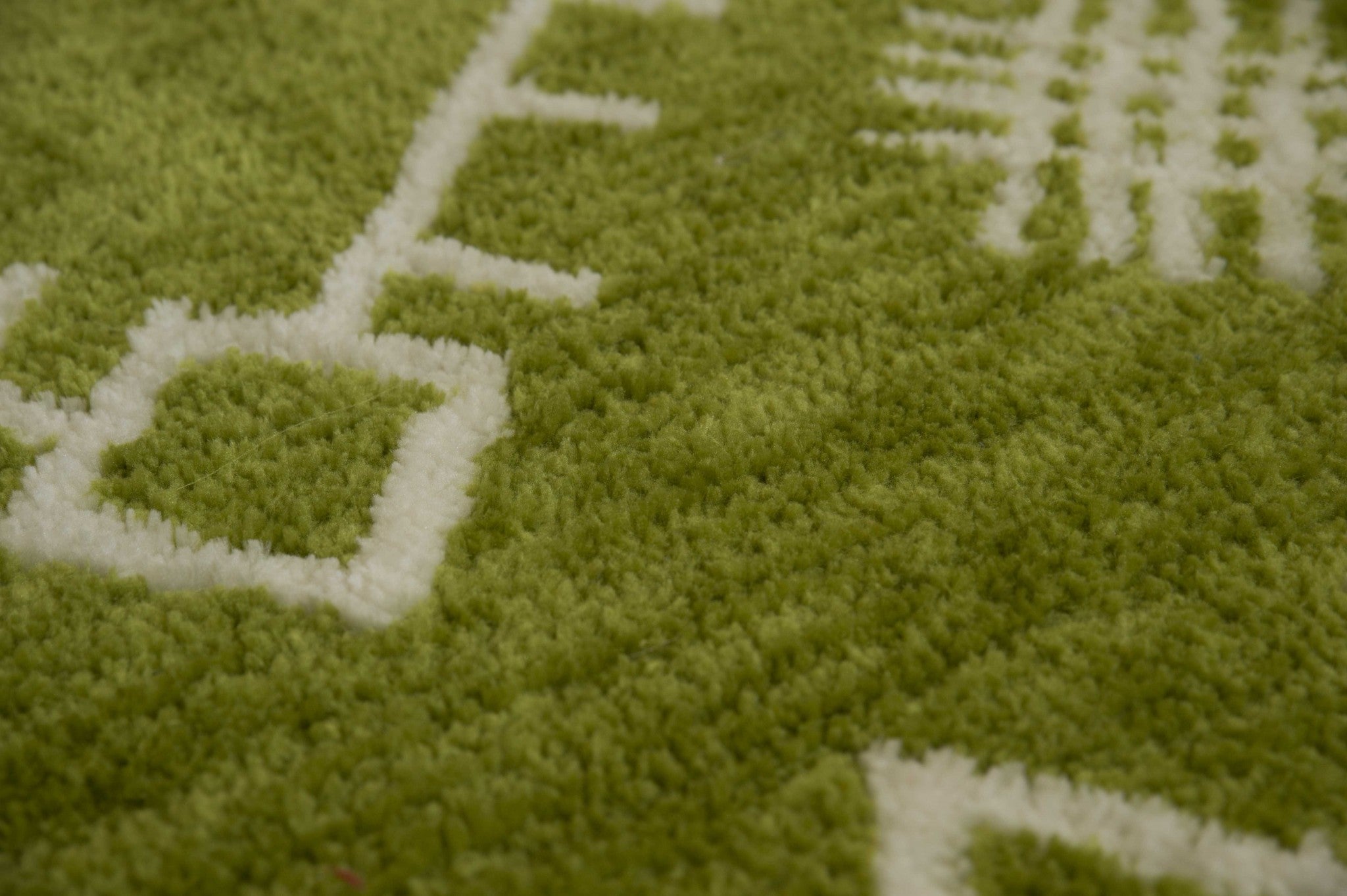 94" x 126" Apple Green Polyester Oversize Rug