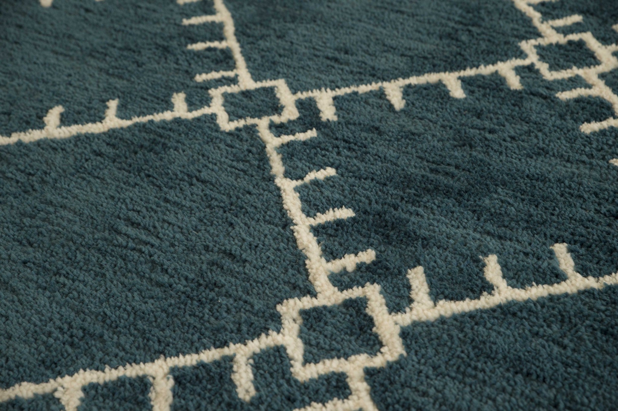 94" x 126" Denim Blue Polyester Oversize Rug