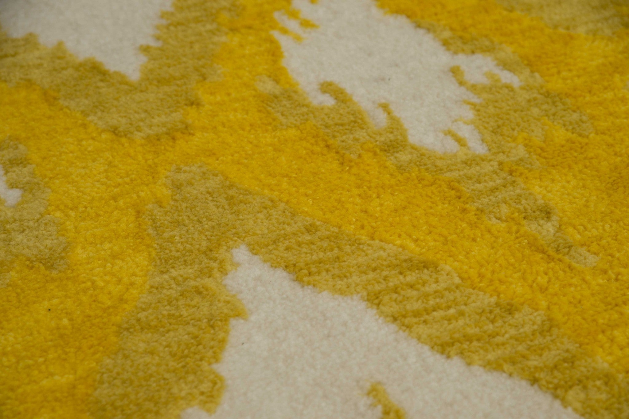 94" x 126" Yellow Polyester Oversize Rug