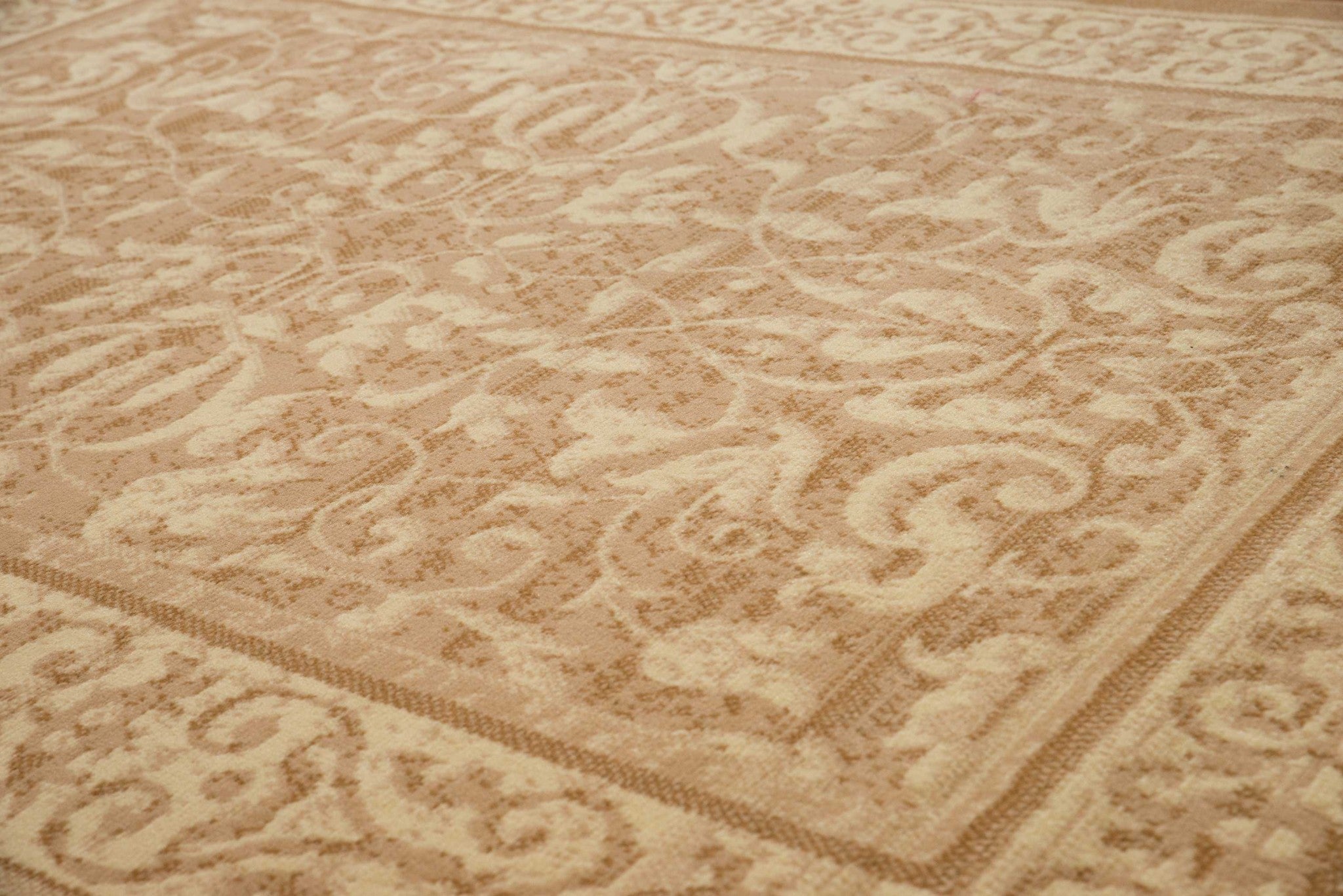 94" x 126" Beige Polypropyelene Oversize Rug