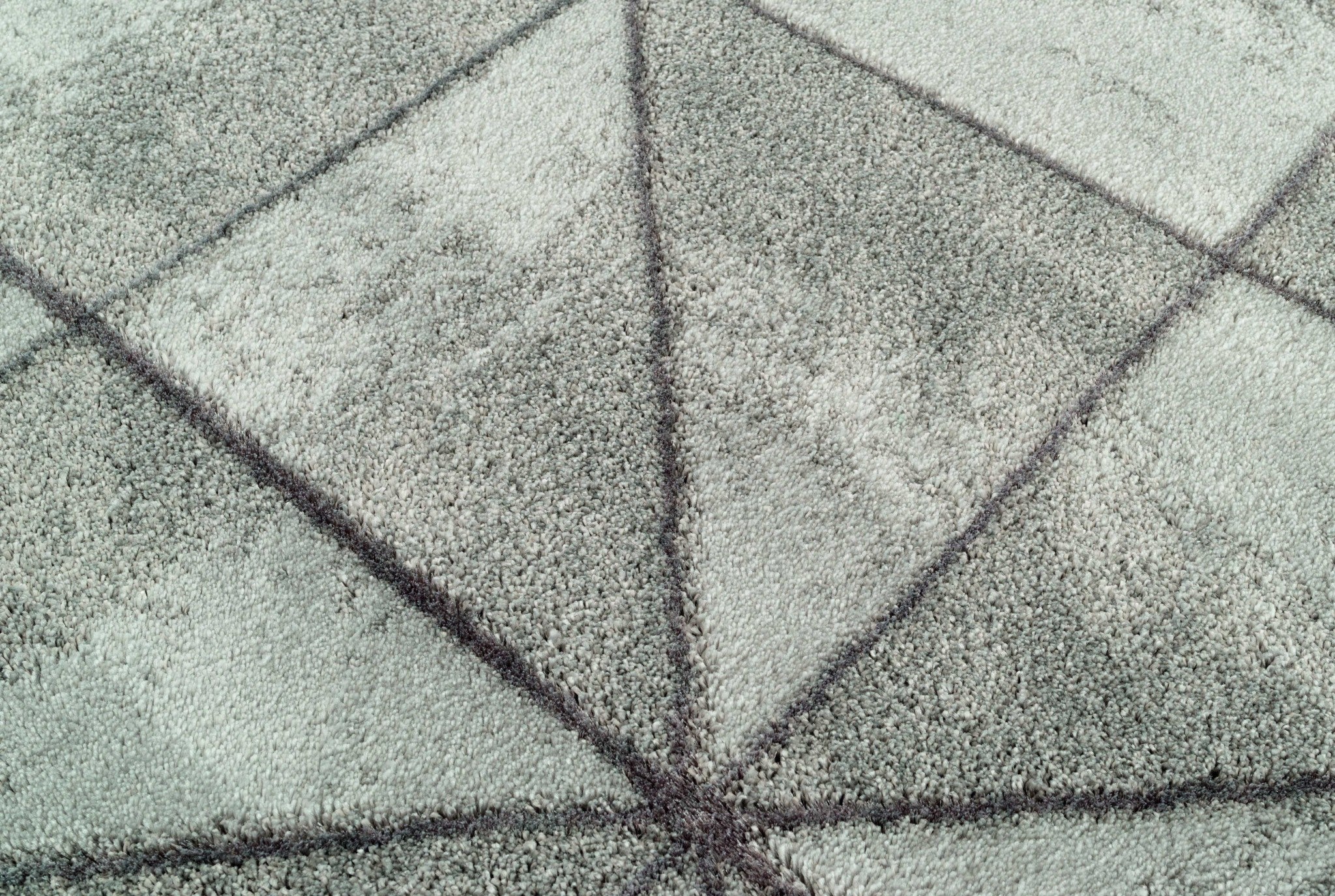 63" x 90" Grey Polyester / Olefin Area Rug